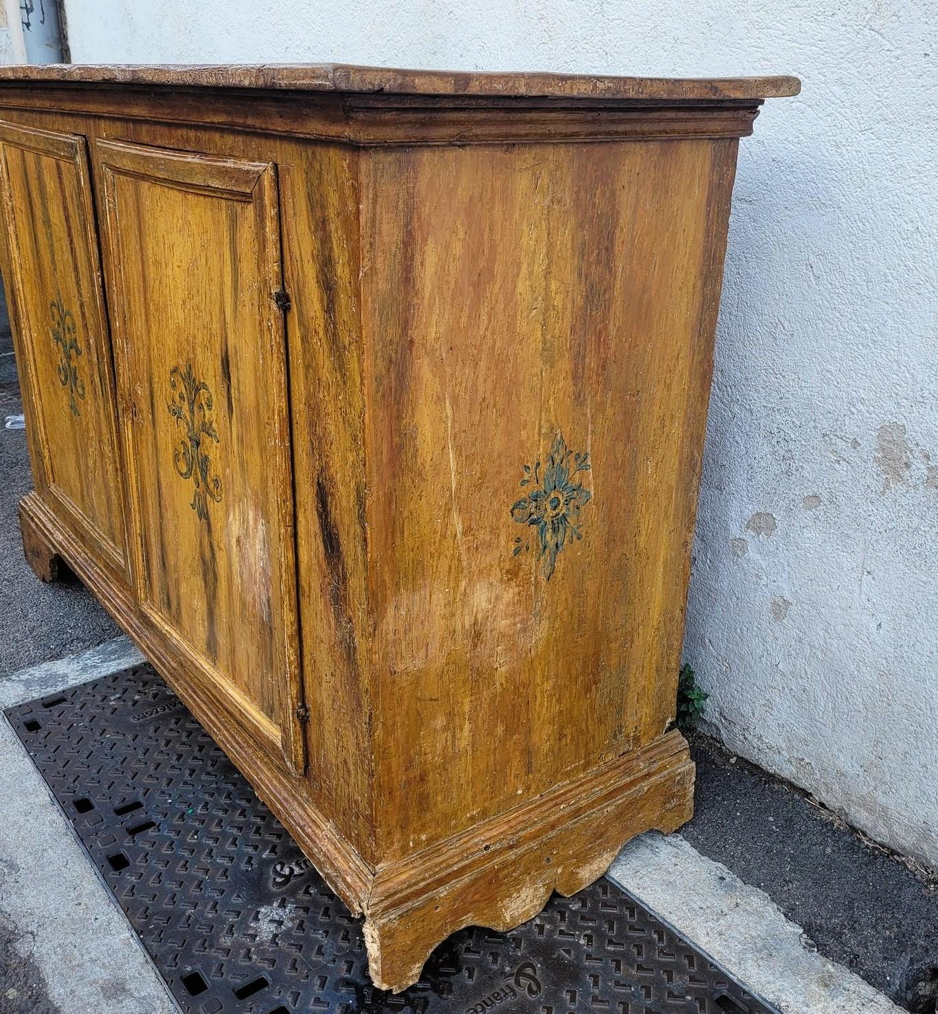 Hand-Painted Painted Sideboard With 2 Doors, Italy, 17th Century For Sale
