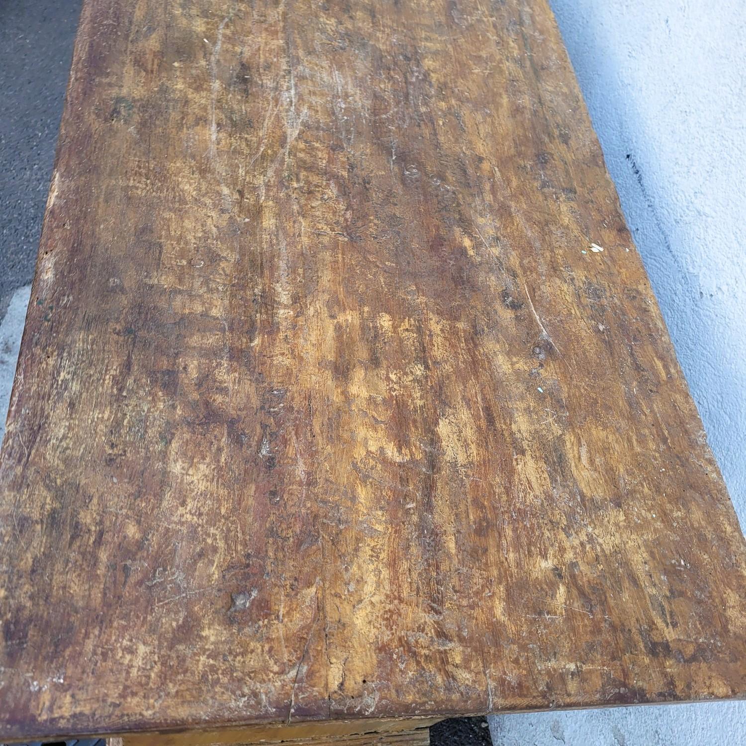 Painted Sideboard With 2 Doors, Italy, 17th Century In Good Condition For Sale In MARSEILLE, FR