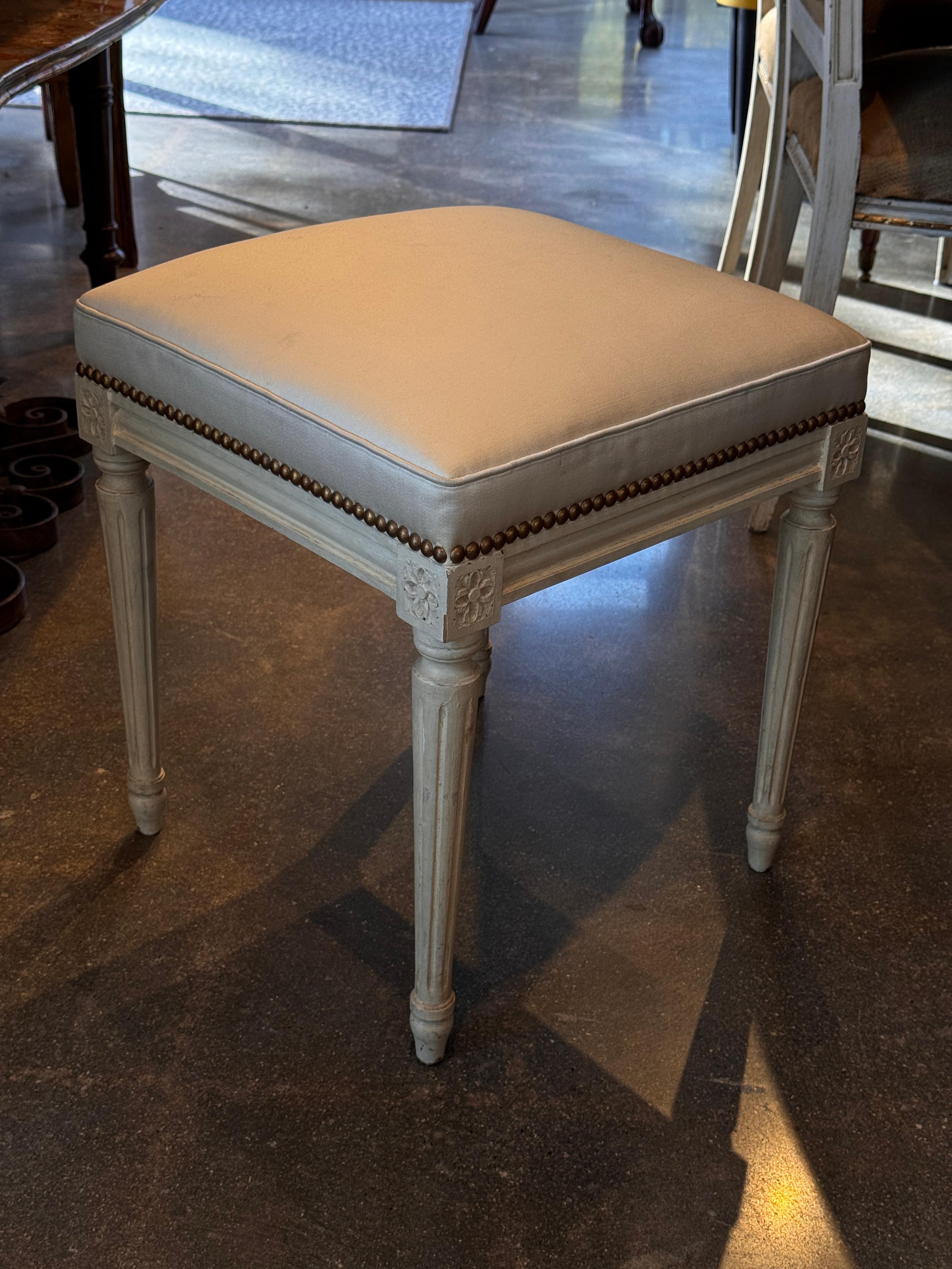 Lackierter Hocker mit gepolstertem Sitz (19. Jahrhundert) im Angebot