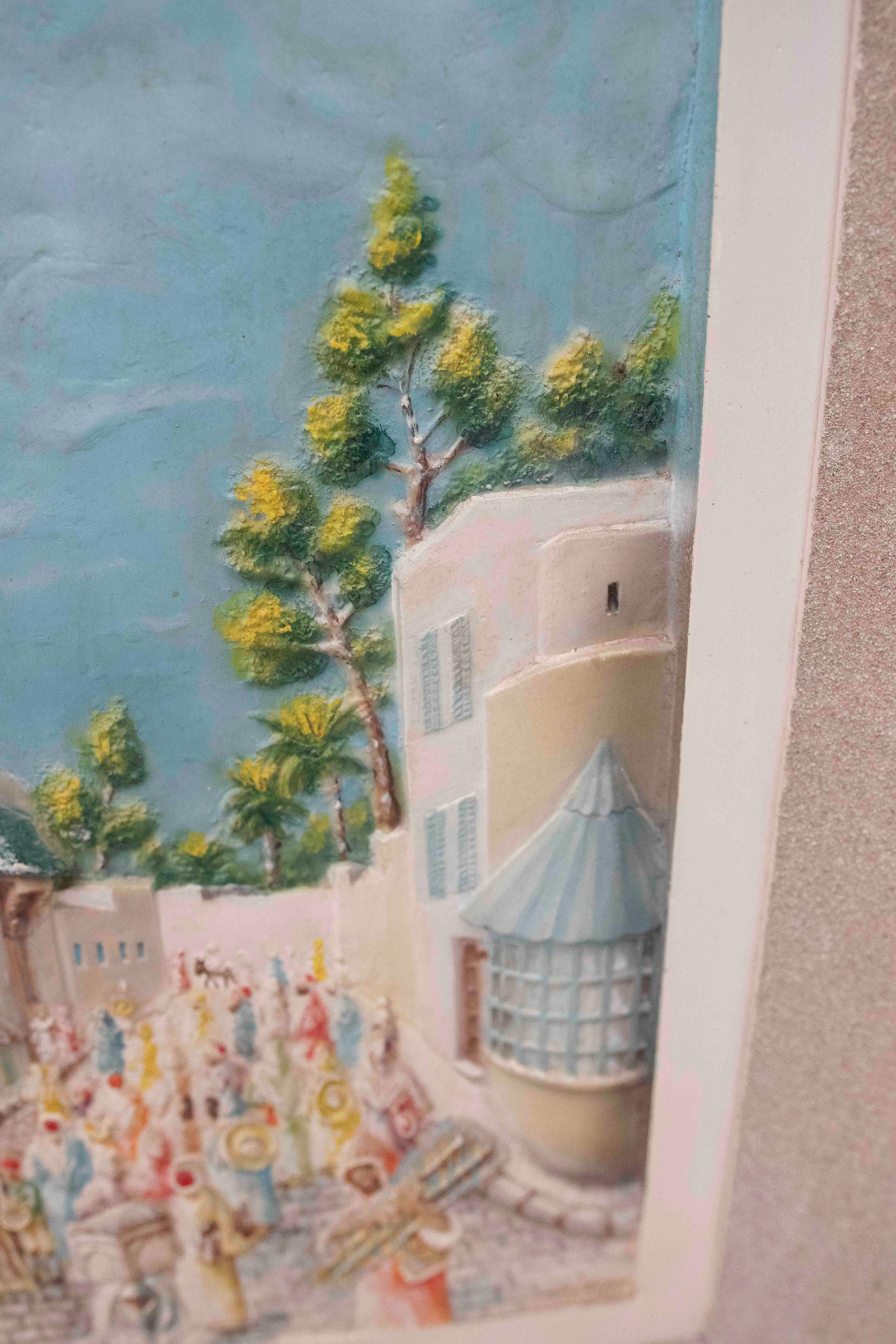 Estuco pintado de una vista urbana con un minarete y un mercado en un entorno oriental en venta 6