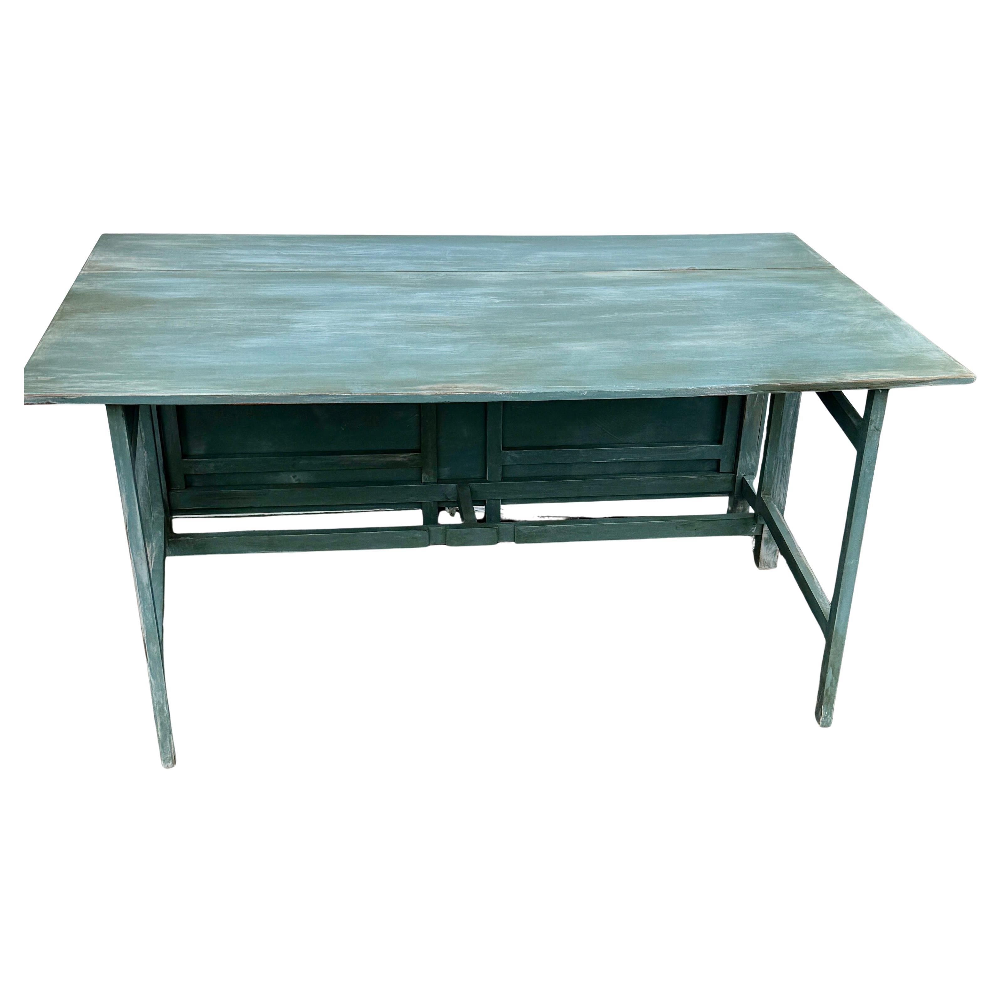 Painted Swedish Gustavian Style Drop Leaf Gate Leg Table In Good Condition For Sale In Haddonfield, NJ