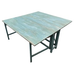 Table suédoise peinte de style gustavien à pieds de porte à feuilles tombantes