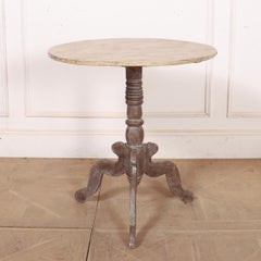 Lackierter schwedischer Lampentisch