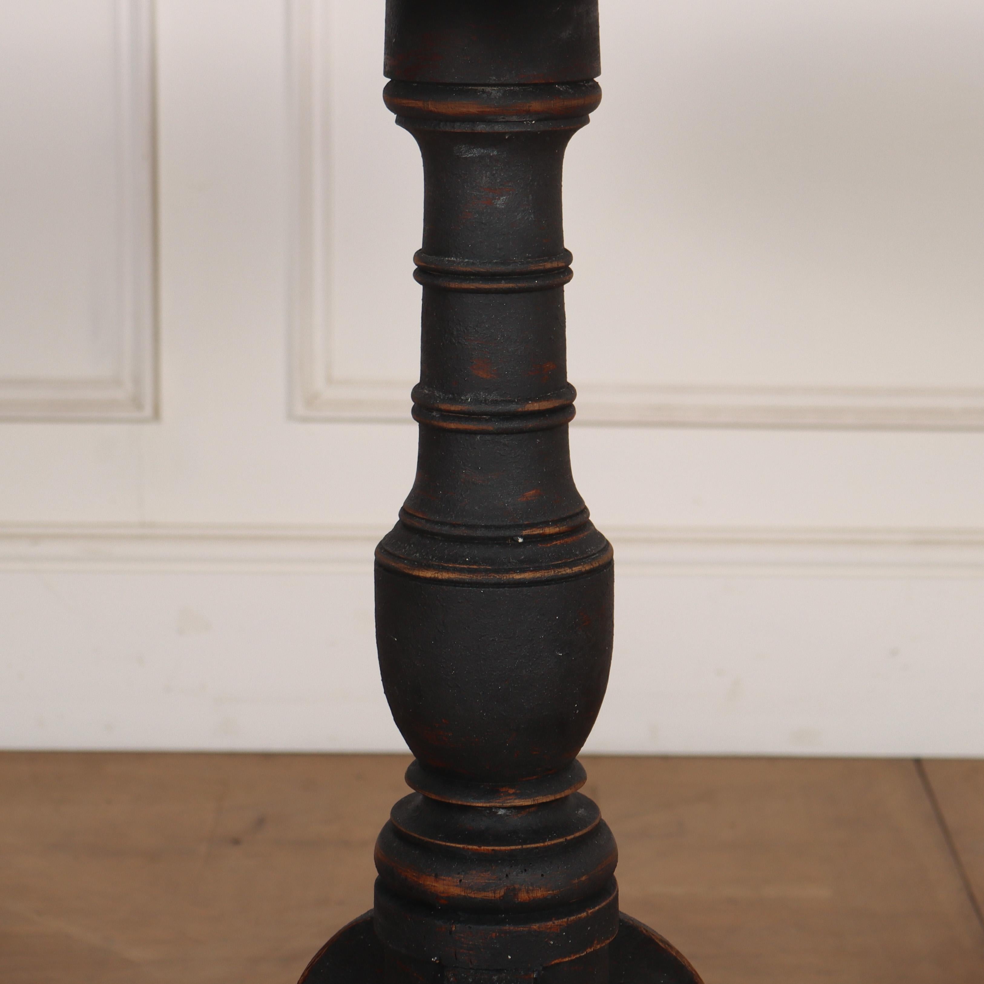 Early 19th C painted oak Swedish lamp / side table with a faux marble top. 1830.

Reference: 8035

Dimensions
28.5 inches (72 cms) High
28.5 inches (72 cms) Diameter