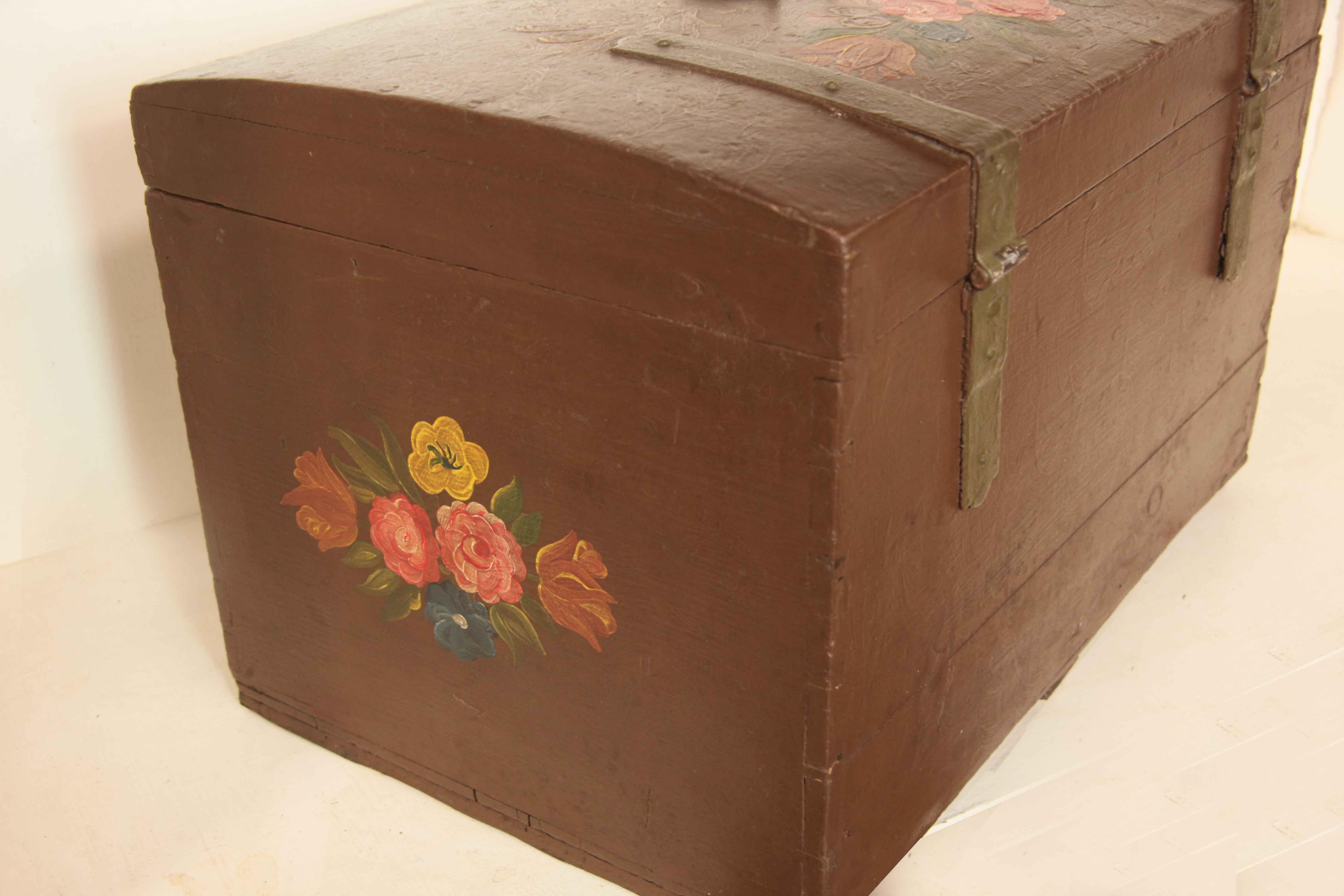 Painted Swedish Trunk In Good Condition For Sale In Wilson, NC