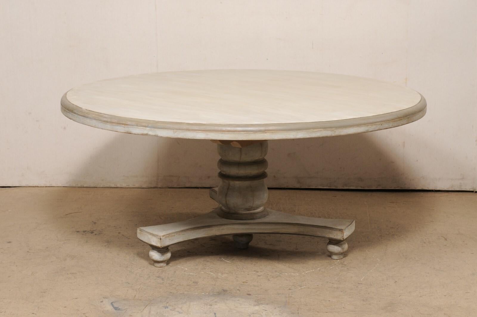 Table de salle à manger à piédestal de forme ronde en teck peint, diamètre de 5,5 pieds en vente 2