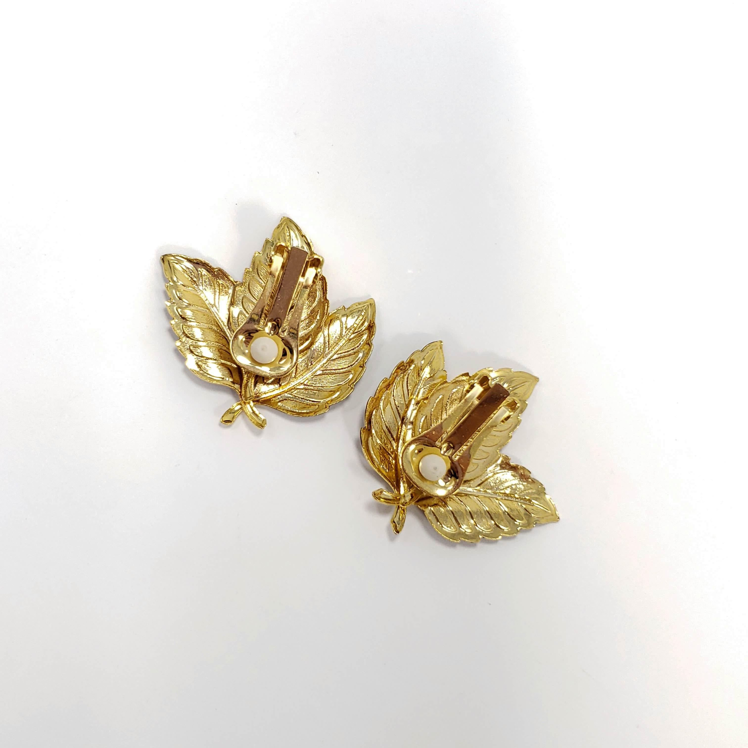 Painted Three Leaf Clip on Earrings in Gold, Green, and Brown. Vintage, Mid 1900 In Good Condition For Sale In Milford, DE