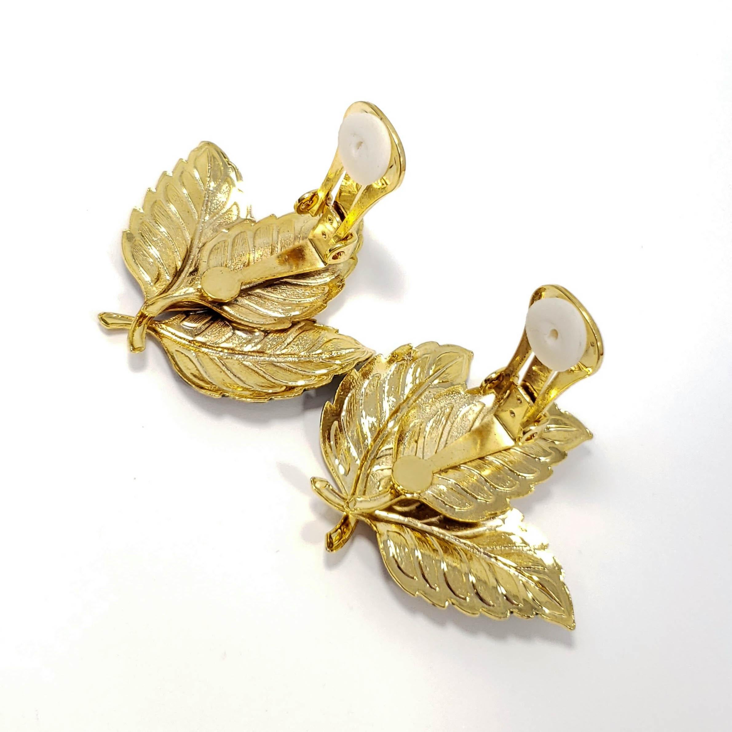 Women's Painted Three Leaf Clip on Earrings in Gold, Green, and Brown. Vintage, Mid 1900 For Sale