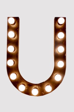 Bemalter Zinnbuchstabe U mit Glühbirnen, Vereinigte Staaten von Amerika 1930.