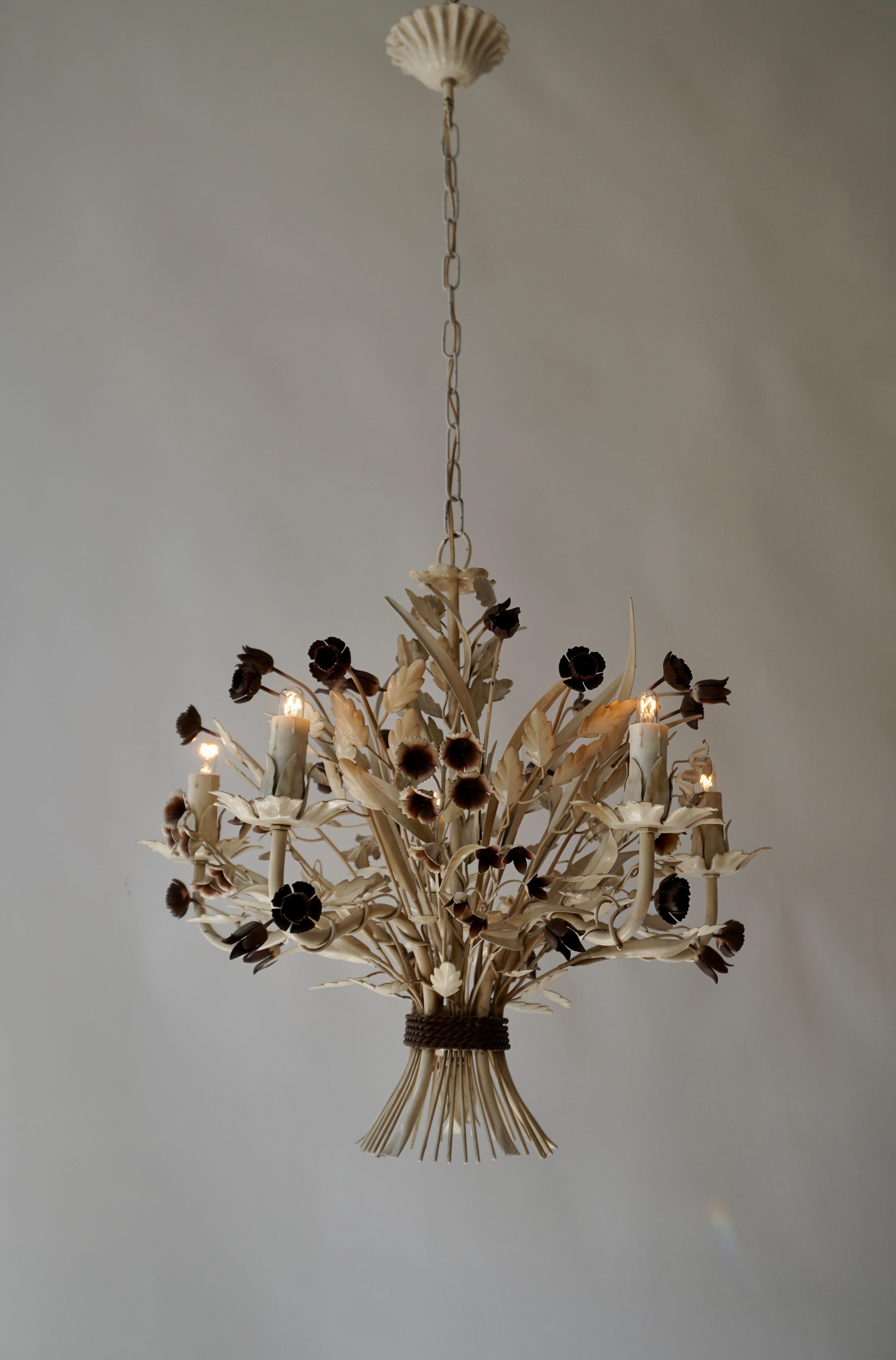 Charming 1950s painted iron Tole chandelier with many beautiful flowers in various beautiful brown and cream colors.

Diameter 21.6