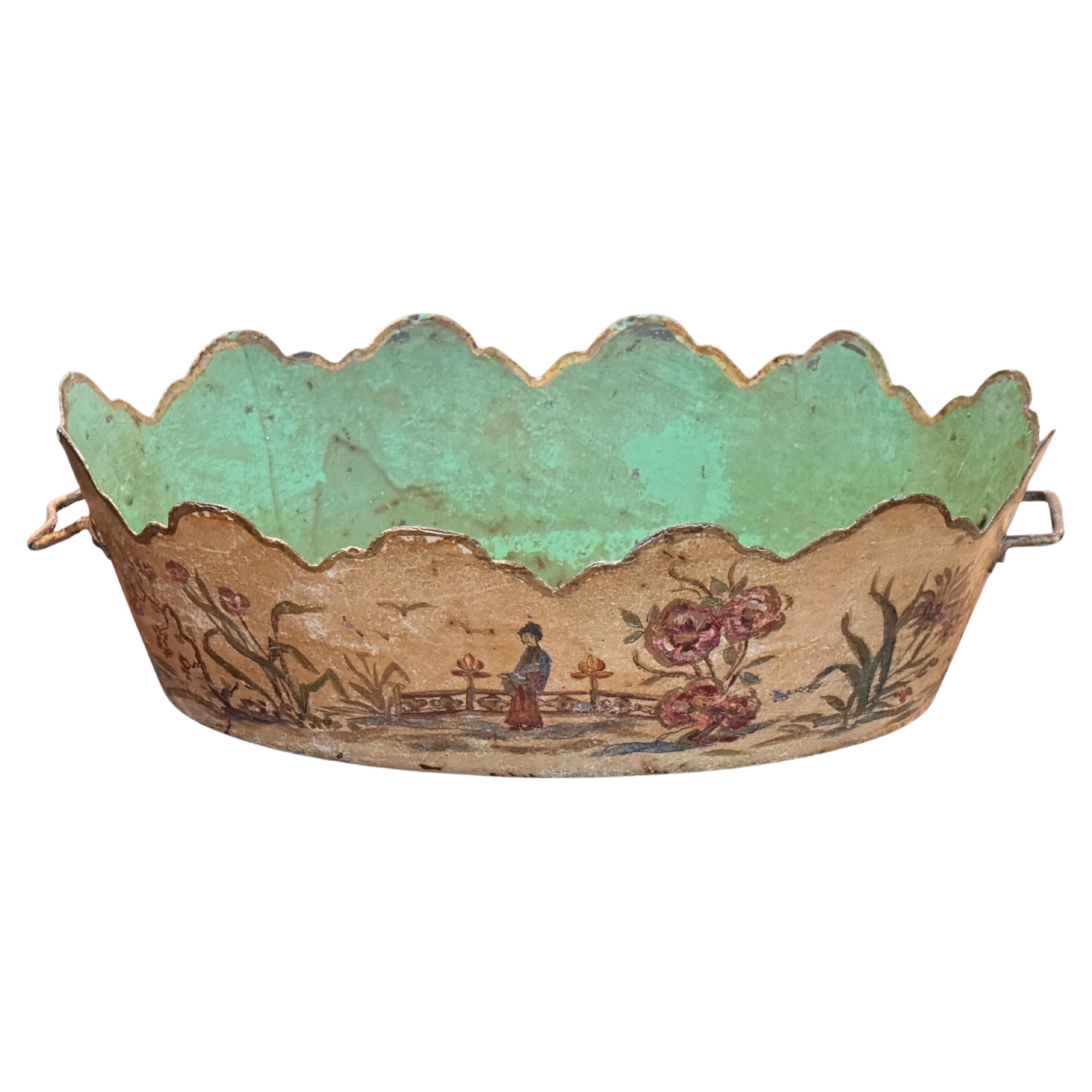 Bemalter Tole Monteith mit figuraler Chinoiserie-Szene