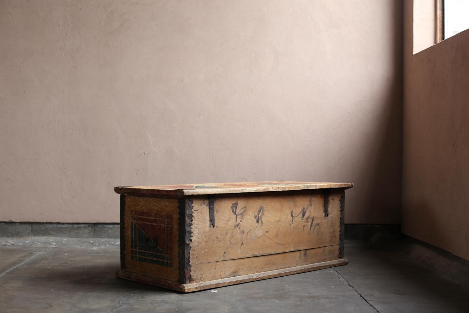 Baule dipinto proveniente dalla Svezia, fine del XIX secolo in vendita 5