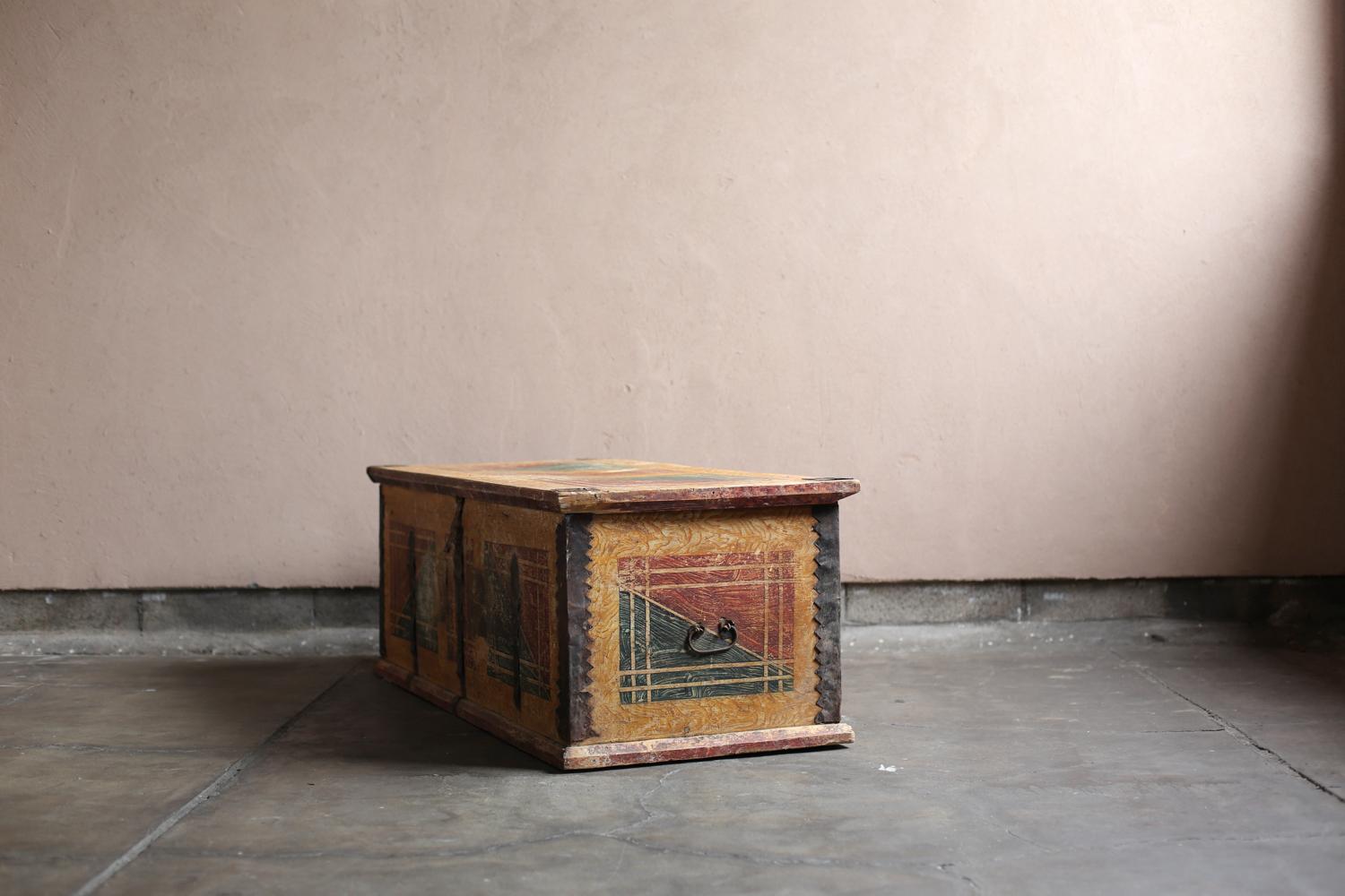 Baule dipinto proveniente dalla Svezia, fine del XIX secolo in vendita 6