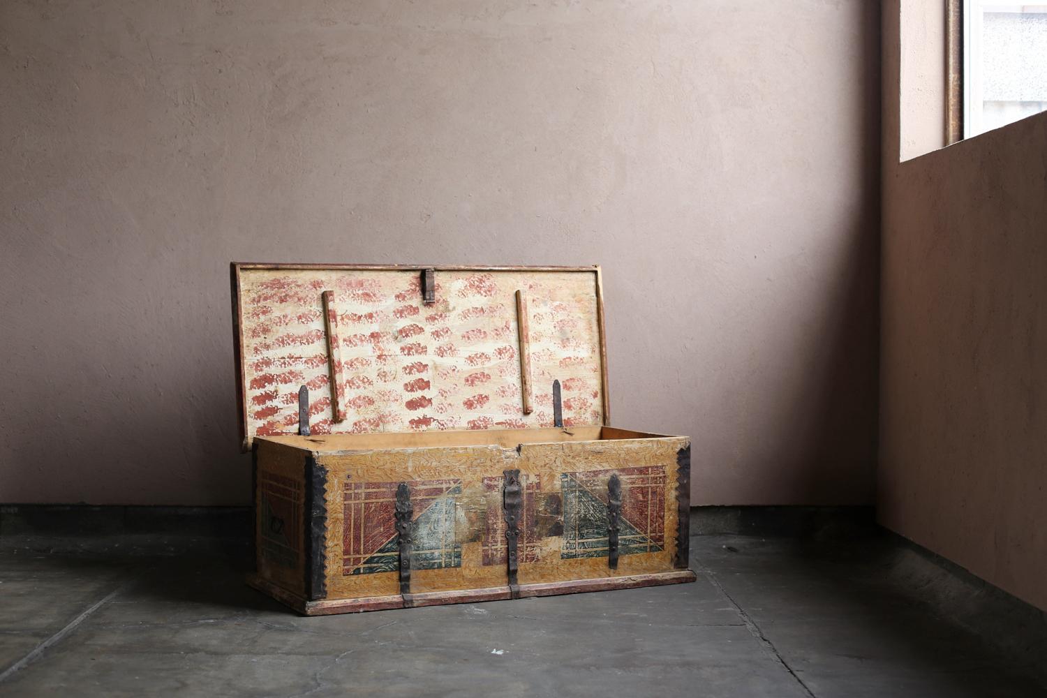 Svedese Baule dipinto proveniente dalla Svezia, fine del XIX secolo in vendita