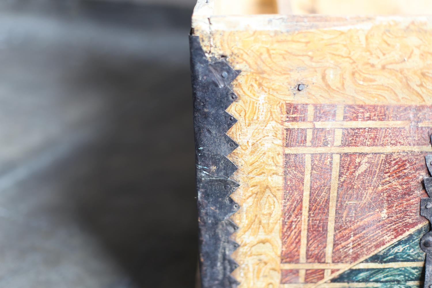 Baule dipinto proveniente dalla Svezia, fine del XIX secolo in vendita 3