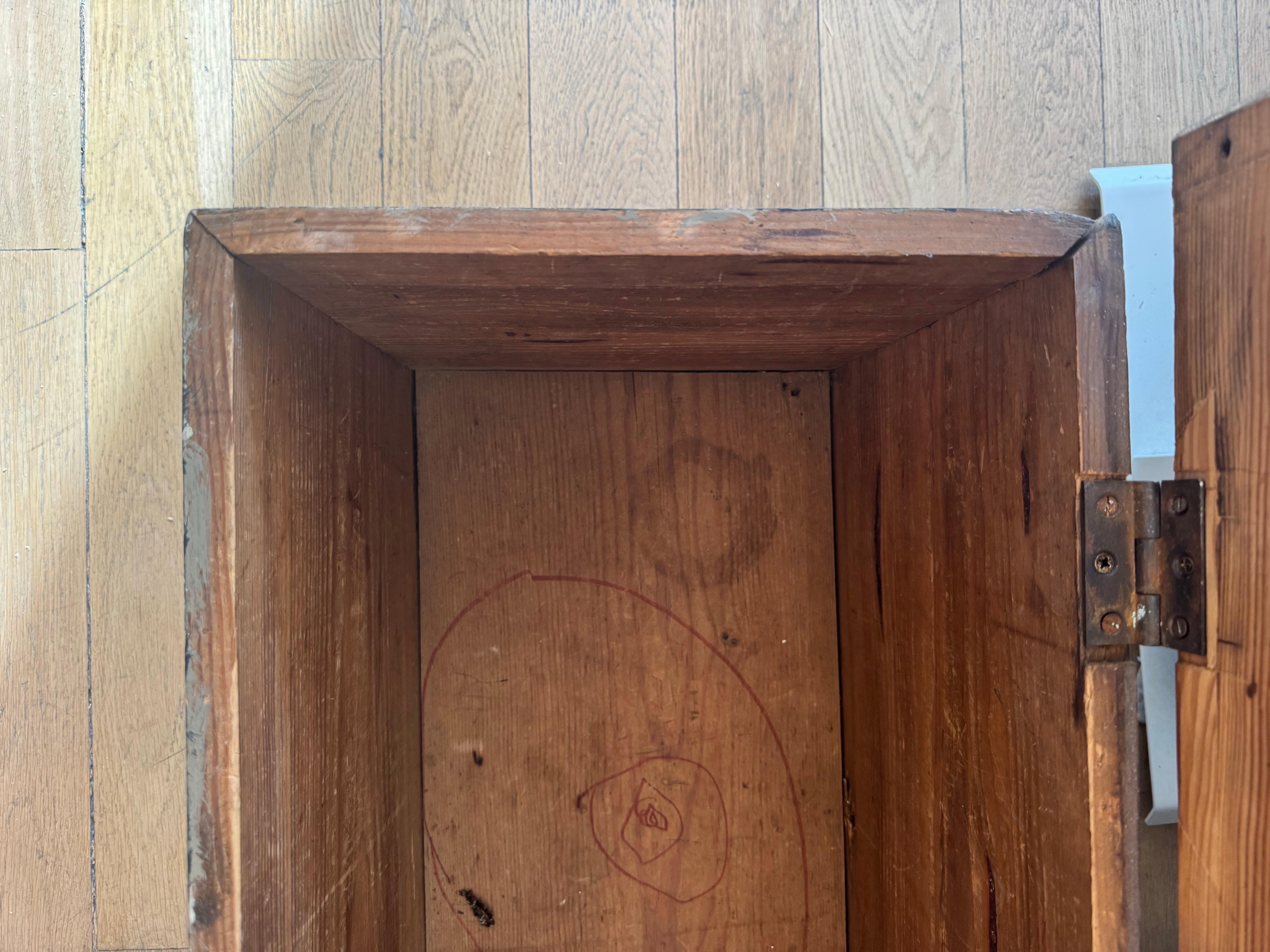 Painted Trunk with Leaf Motif For Sale 2