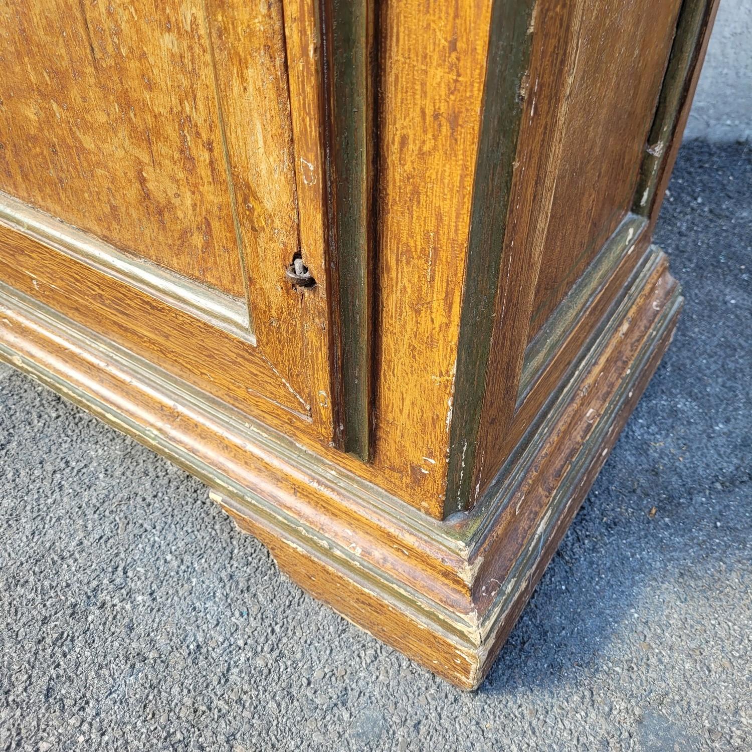 Buffet à deux portes peint, Italie, XIXe siècle en vente 1