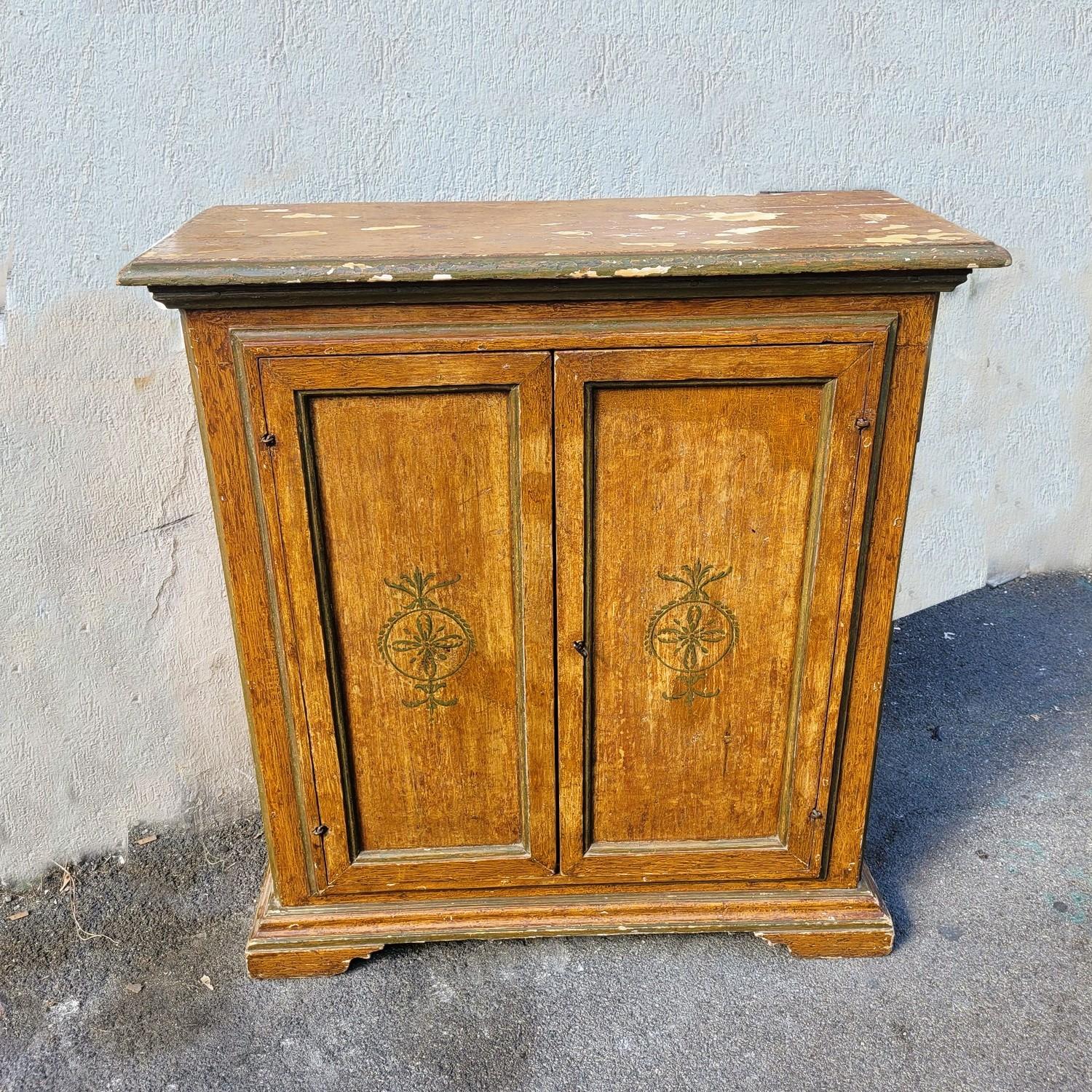 Buffet à deux portes peint, Italie, XIXe siècle en vente 2