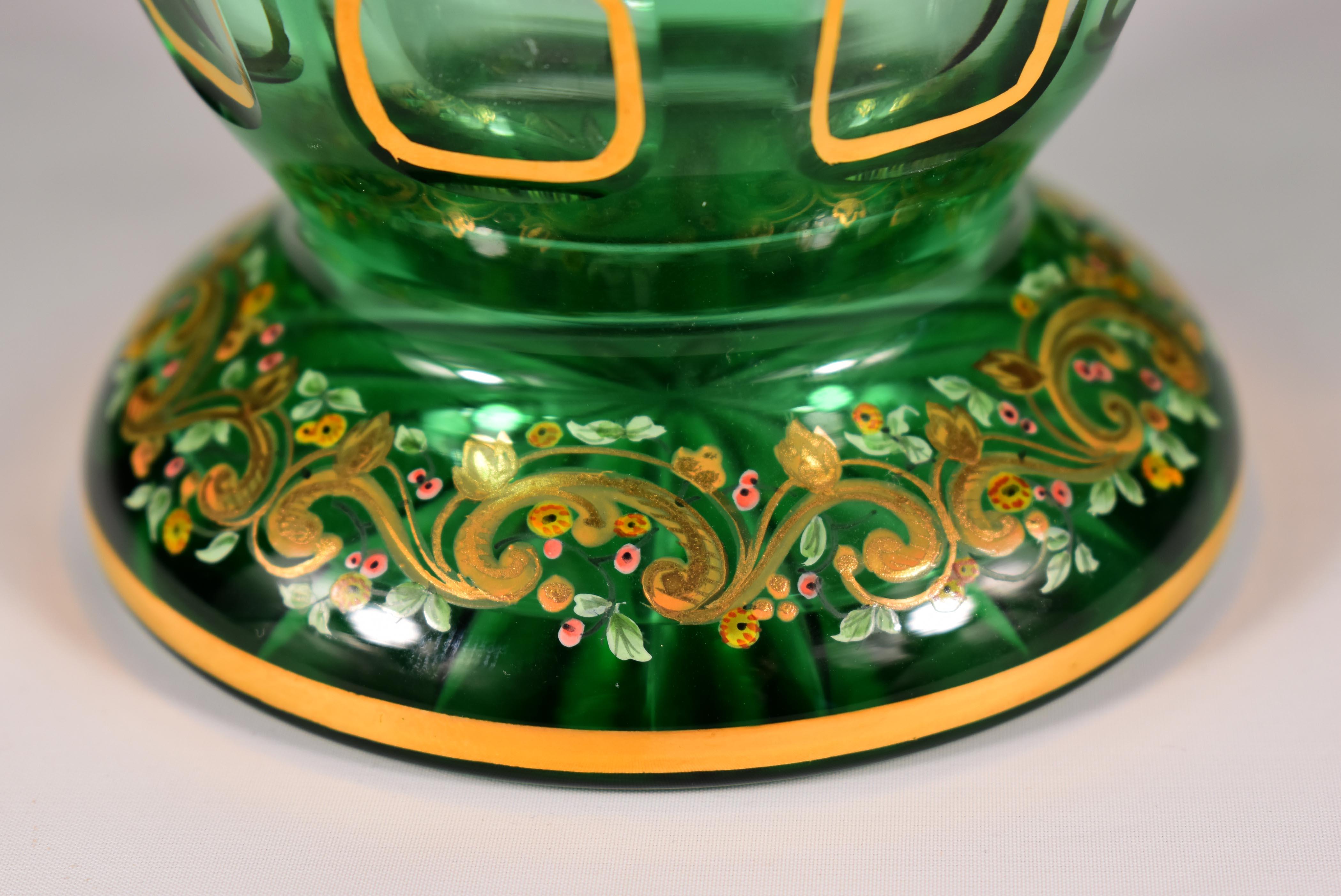Vaso dipinto - Sovrapposizione di vetro verde - Vetro boemo del XX secolo in vendita 2