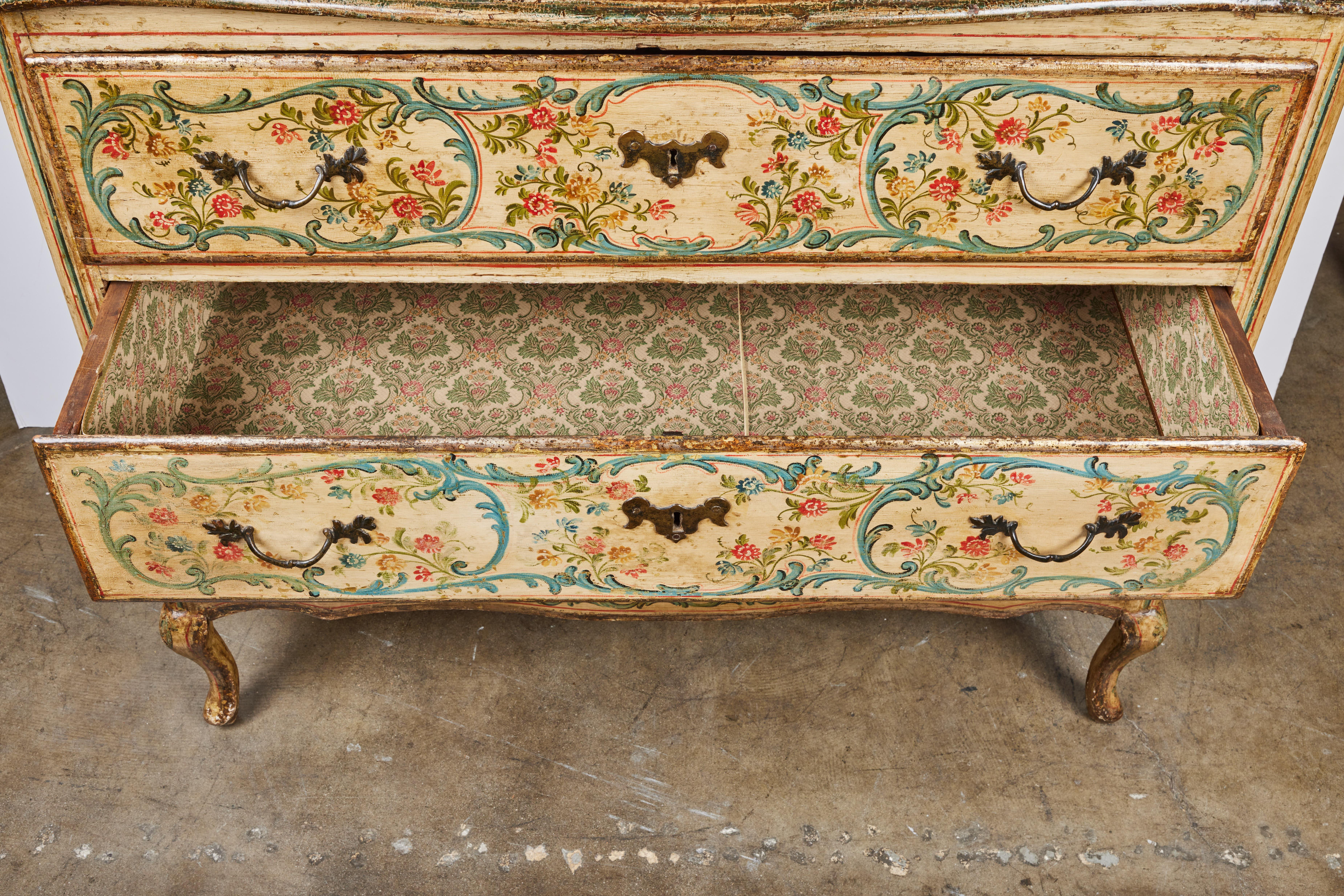 Painted Venetian Commode In Good Condition For Sale In Newport Beach, CA