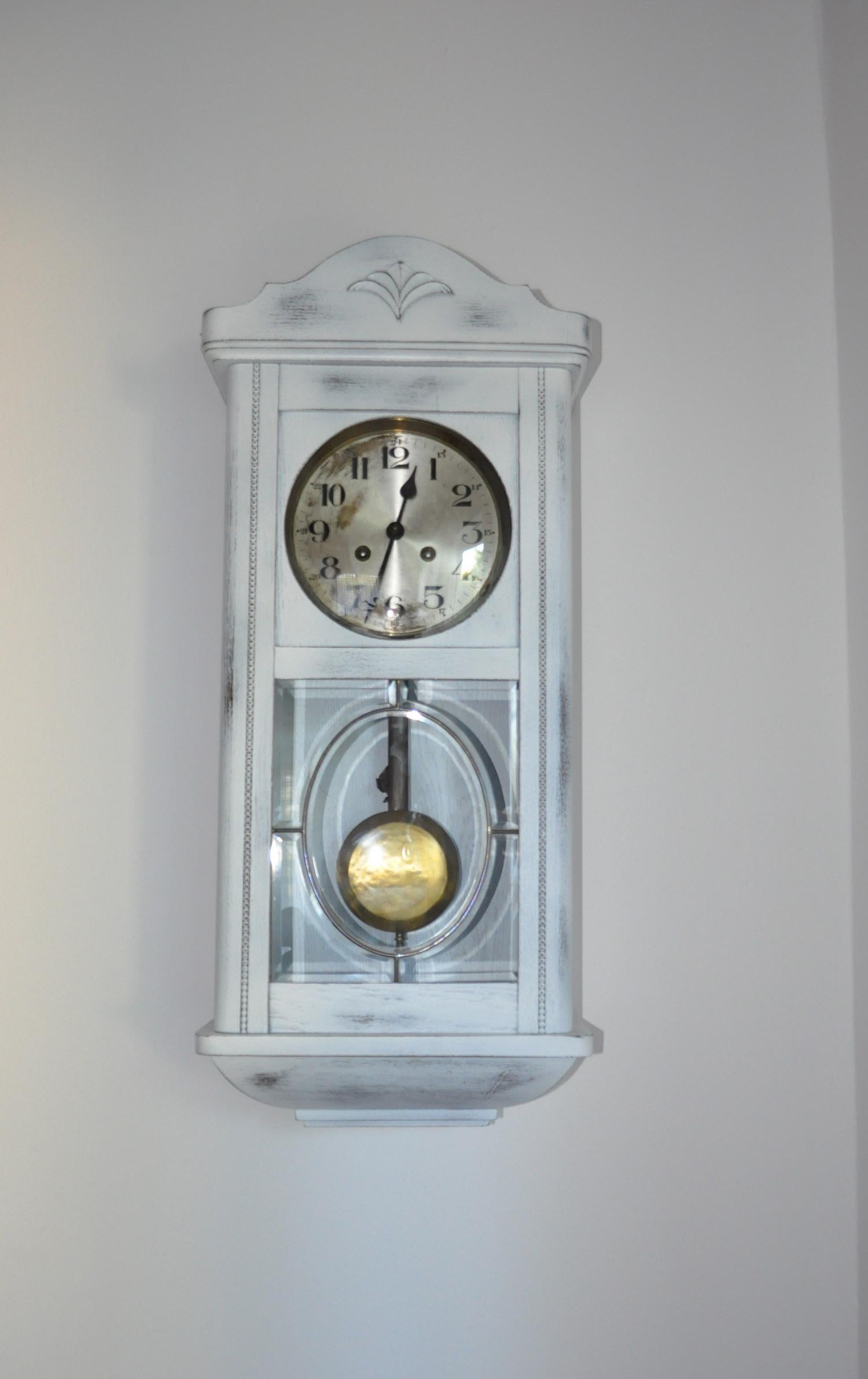 Found in Germany, painted white clock, very charming. The case is oak wood.

    