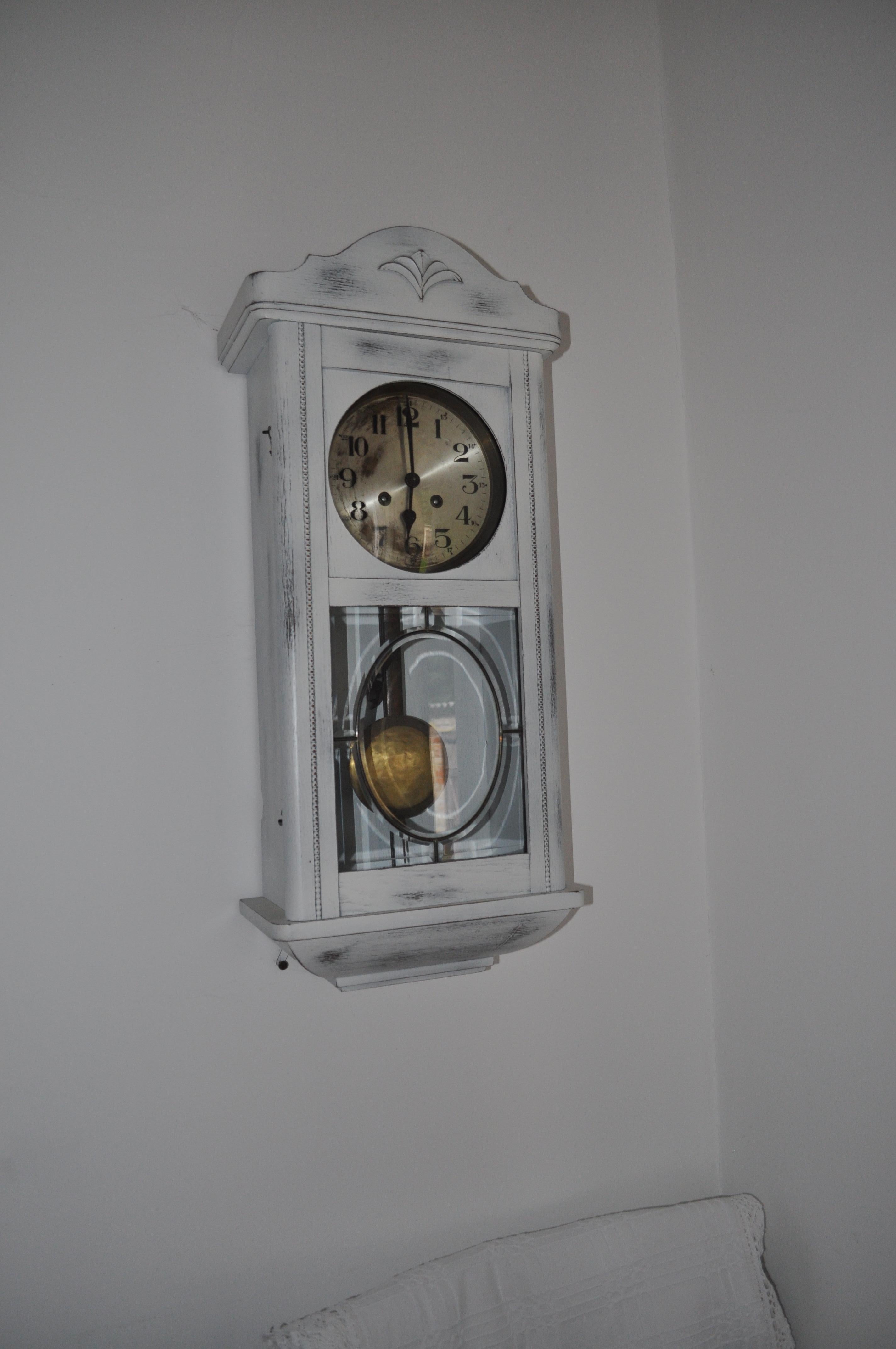 Found in Germany, painted white clock, very charming. The case is oakwood.