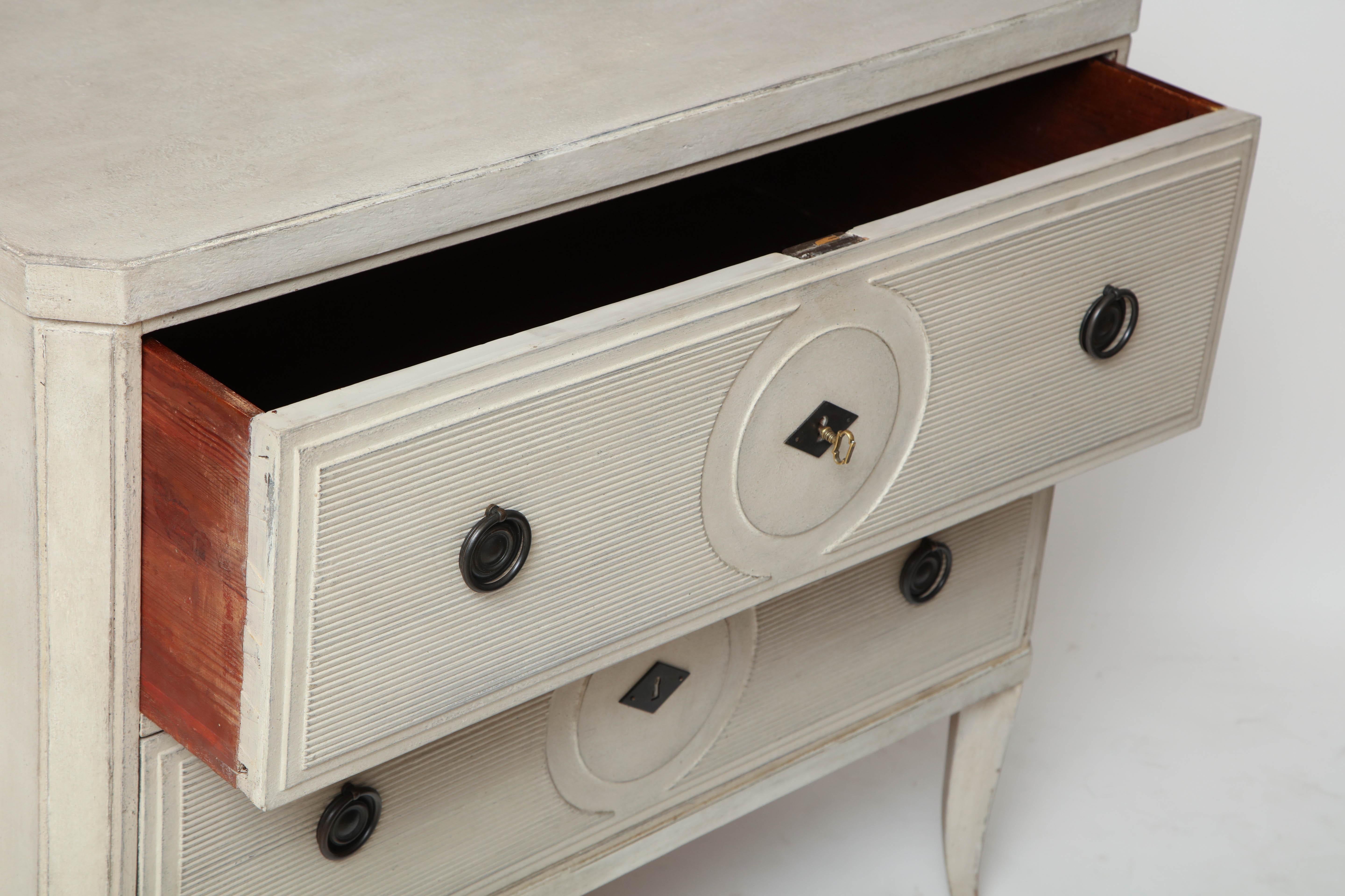 Painted White Two-Drawer Commode with Ribbed Detailing, Belgium, circa 1950 For Sale 1