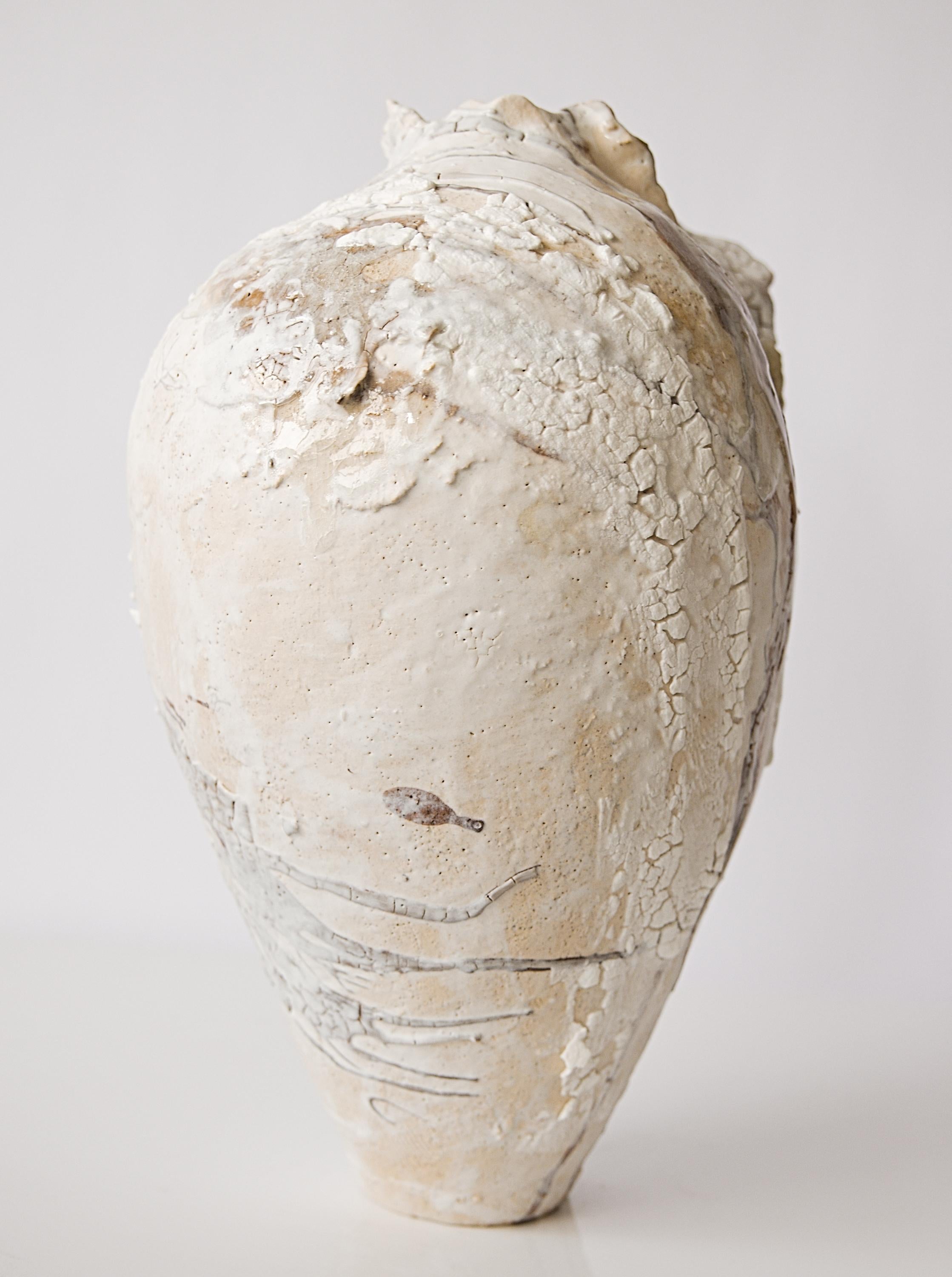 Bemalte Flügel Vase-Mond II im Angebot 2