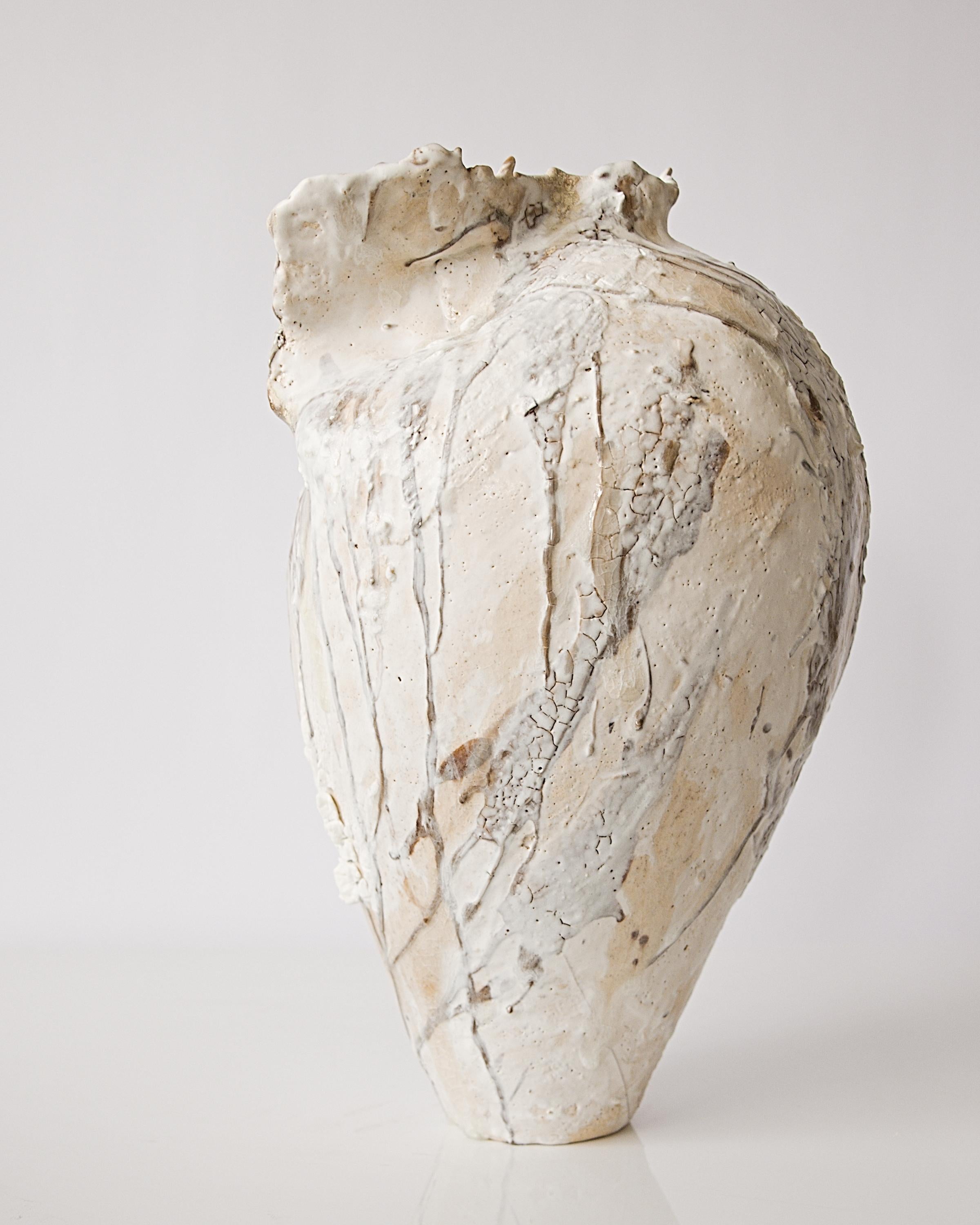 Bemalte Flügel Vase-Mond II im Angebot 3