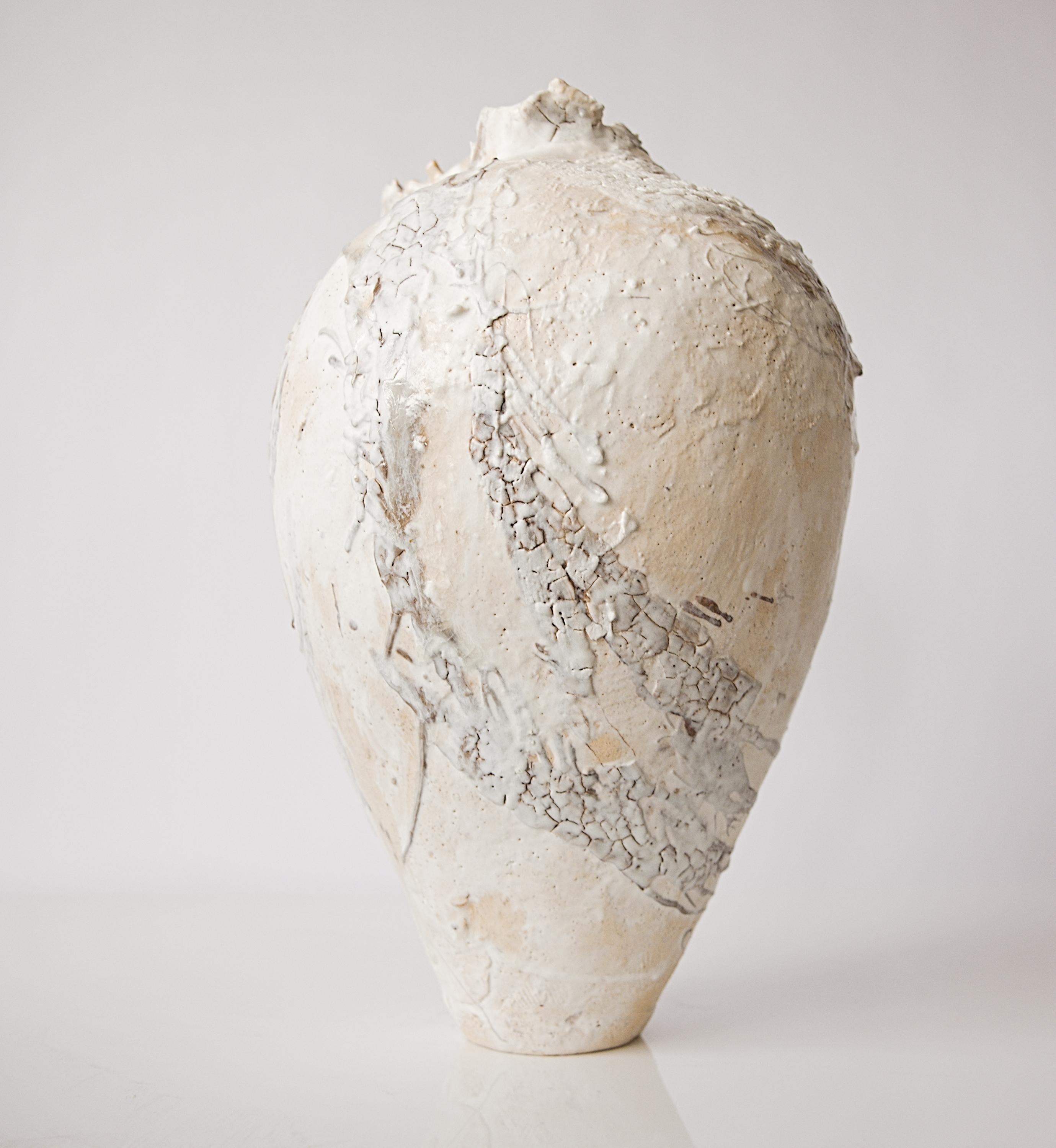 Bemalte Flügel Vase-Mond II im Angebot 4