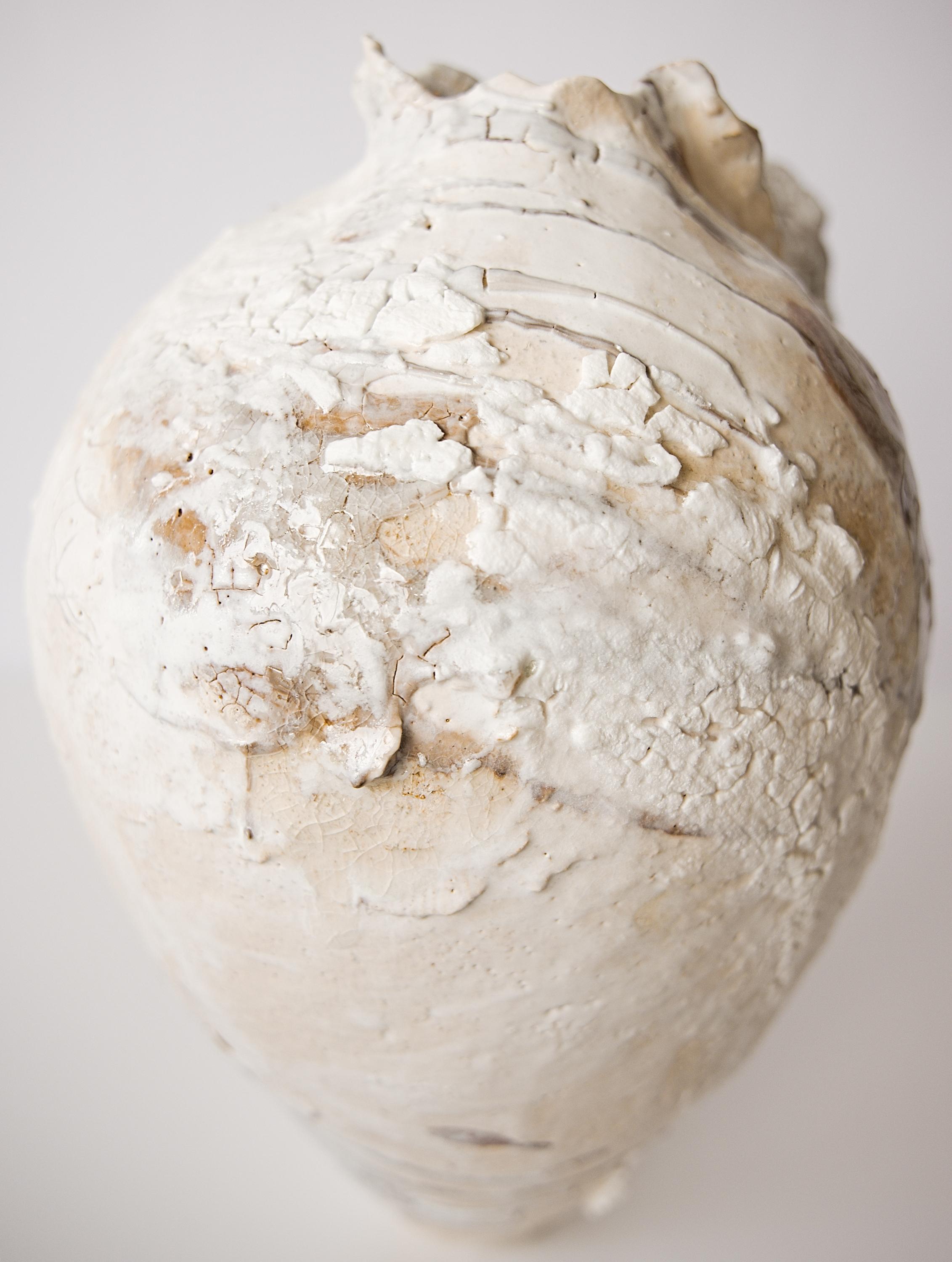 Bemalte Flügel Vase-Mond II im Angebot 5