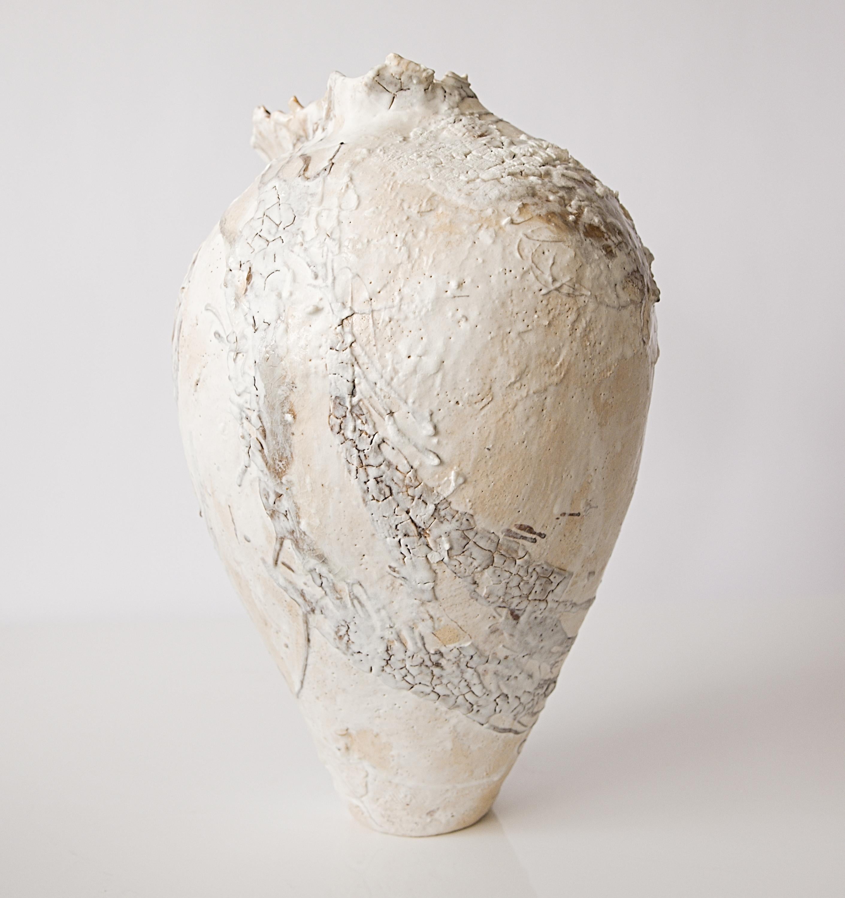 Bemalte Flügel Vase-Mond II im Angebot 6