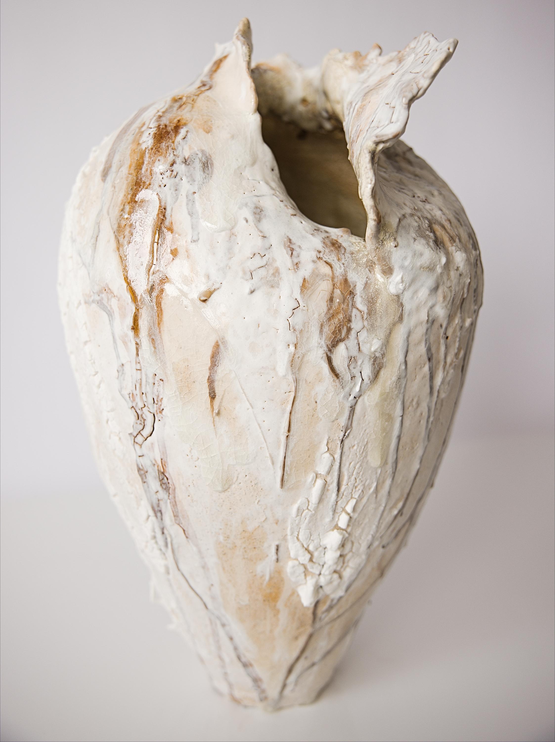 Bemalte Flügel Vase-Mond II (Handgefertigt) im Angebot
