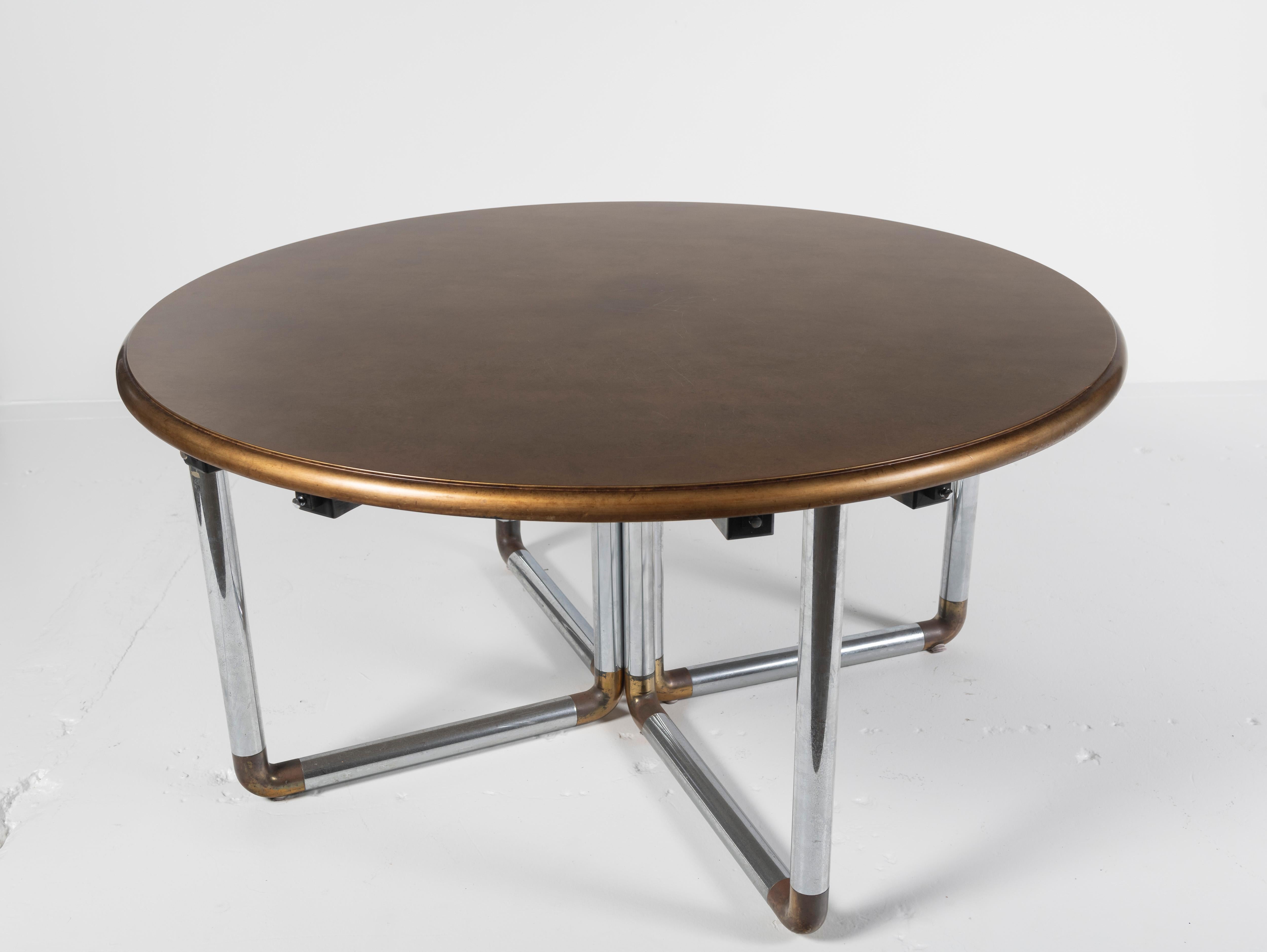 Table de salle à manger en bois peint et chrome, ronde avec six abattants en vente 2