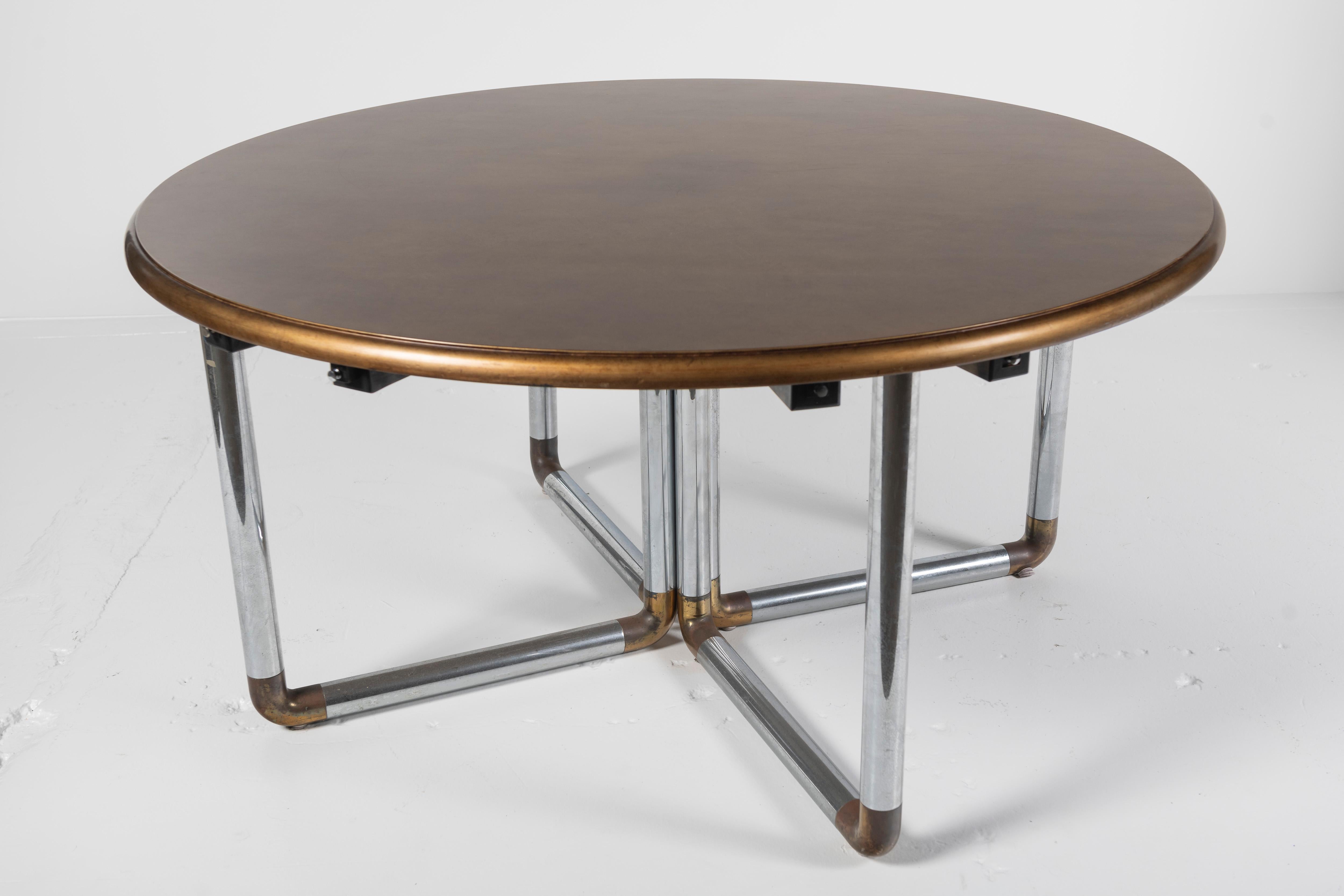 Table de salle à manger en bois peint et chrome, ronde avec six abattants en vente 3