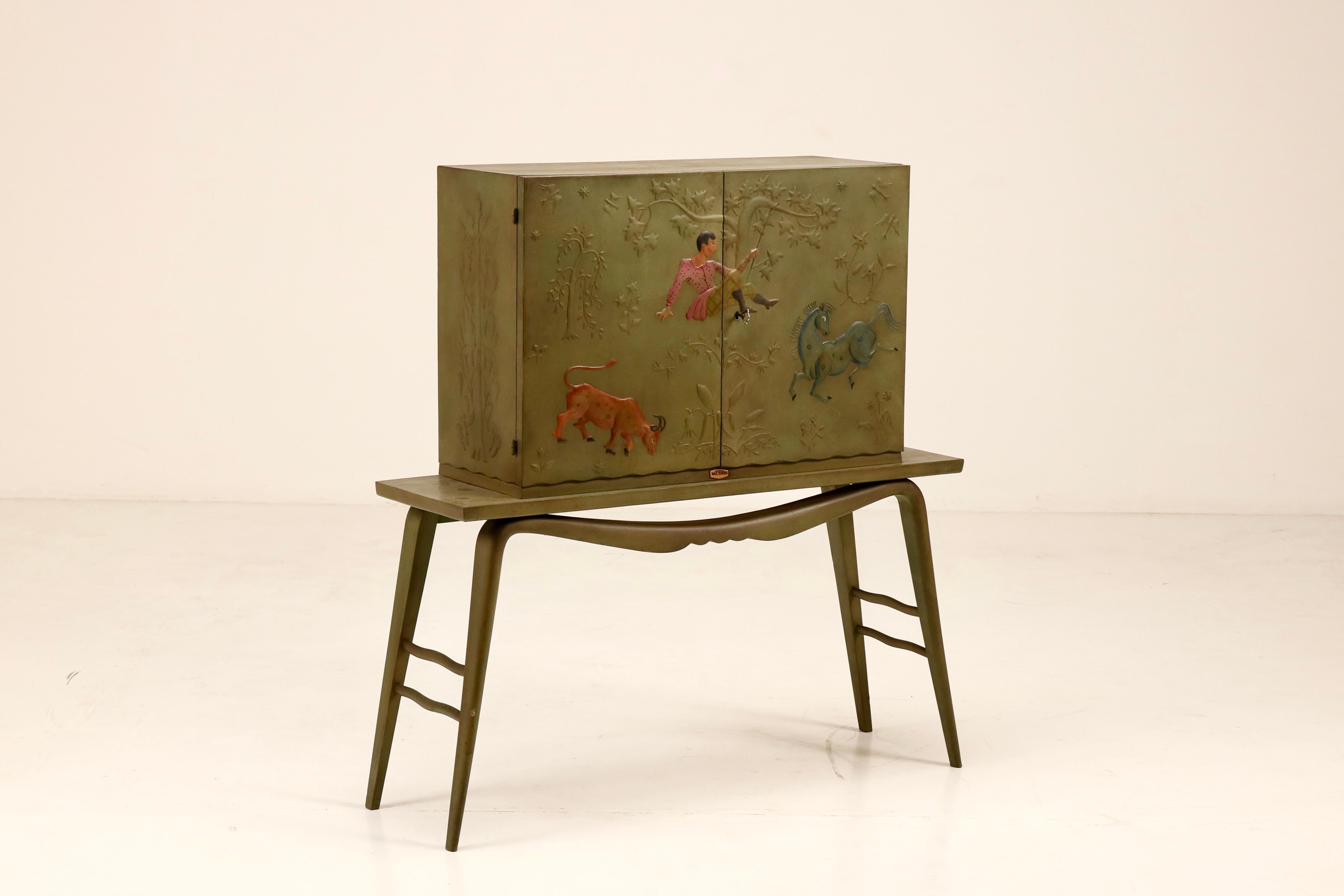 Mid-20th Century Painted wood and mirrored glass bar cabinet by Valtorta, Italian design 1930s For Sale