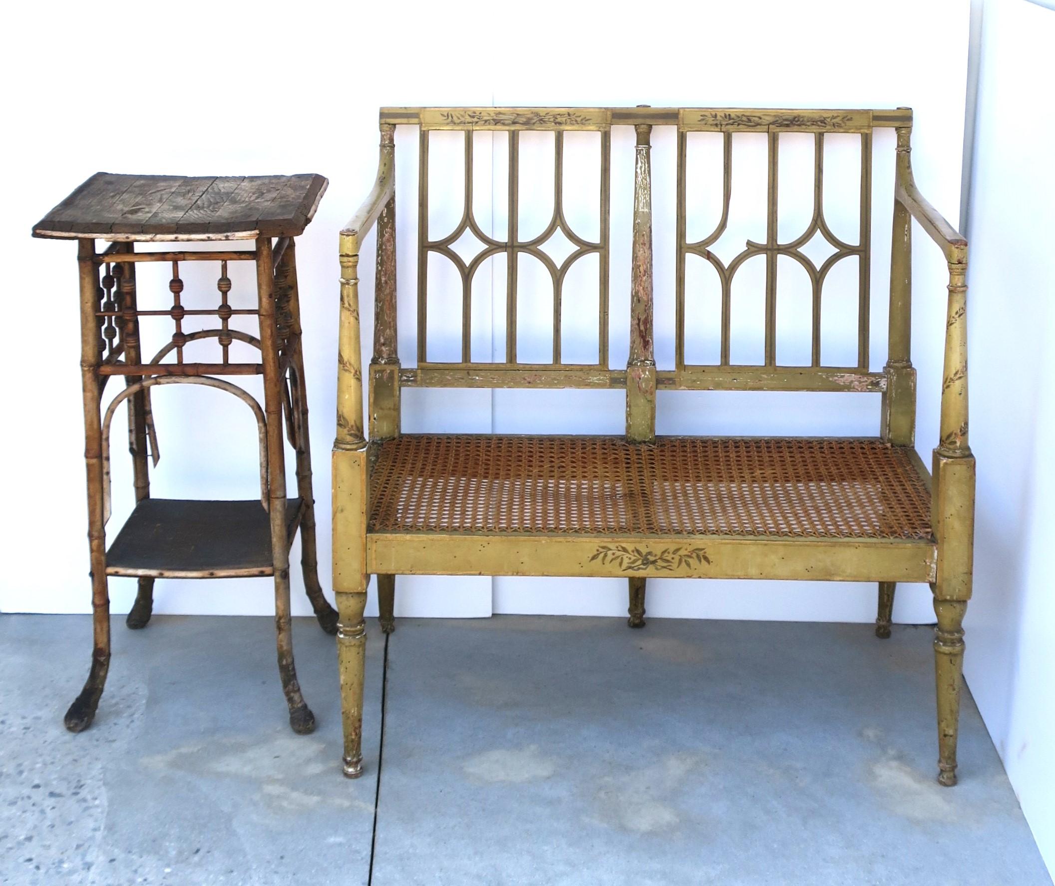 Banc Loveseat Cane en bois peint et osier en vente 5