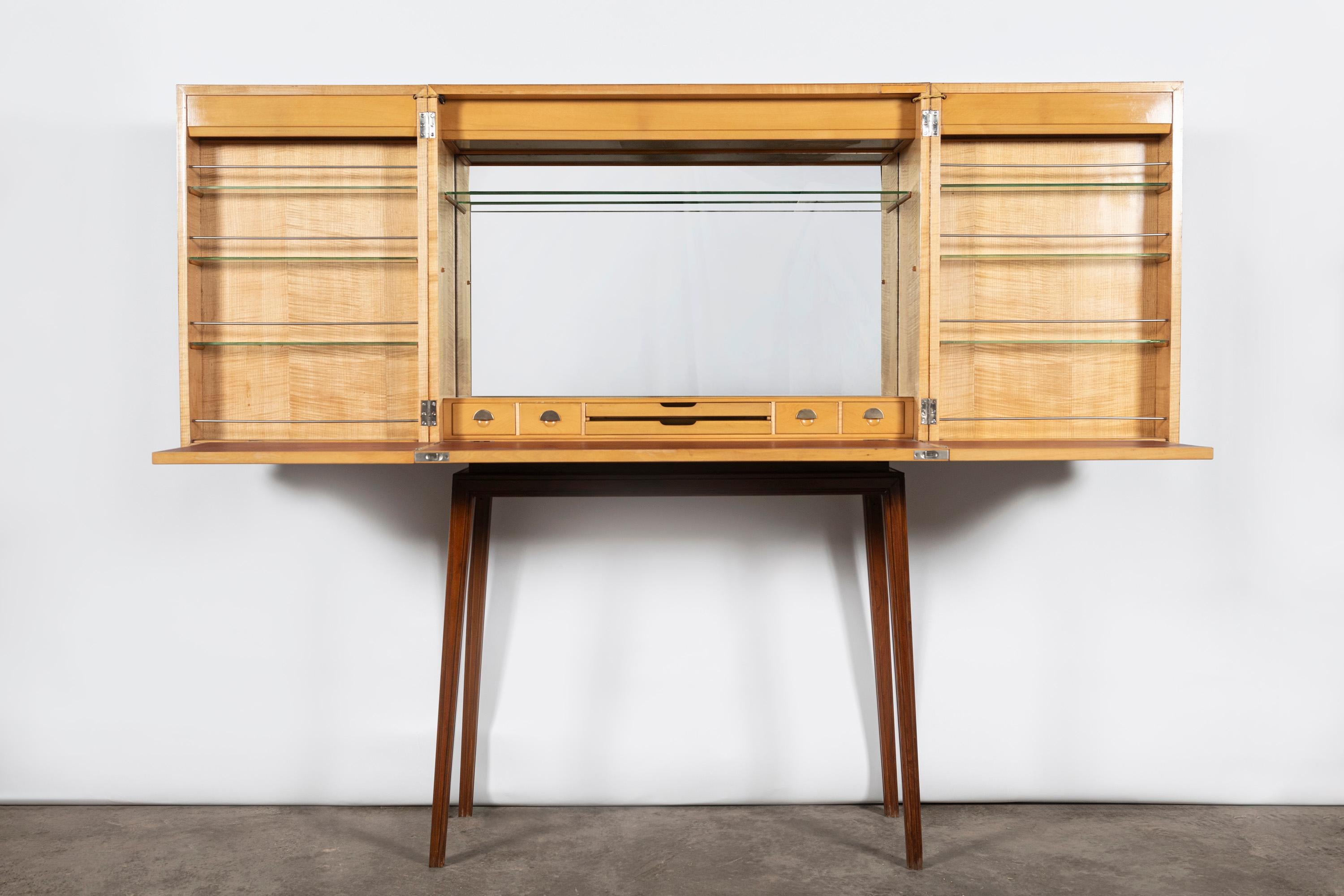Metà XX secolo Bar in legno dipinto di Englander & Bonta, Argentina, circa 1940 in vendita