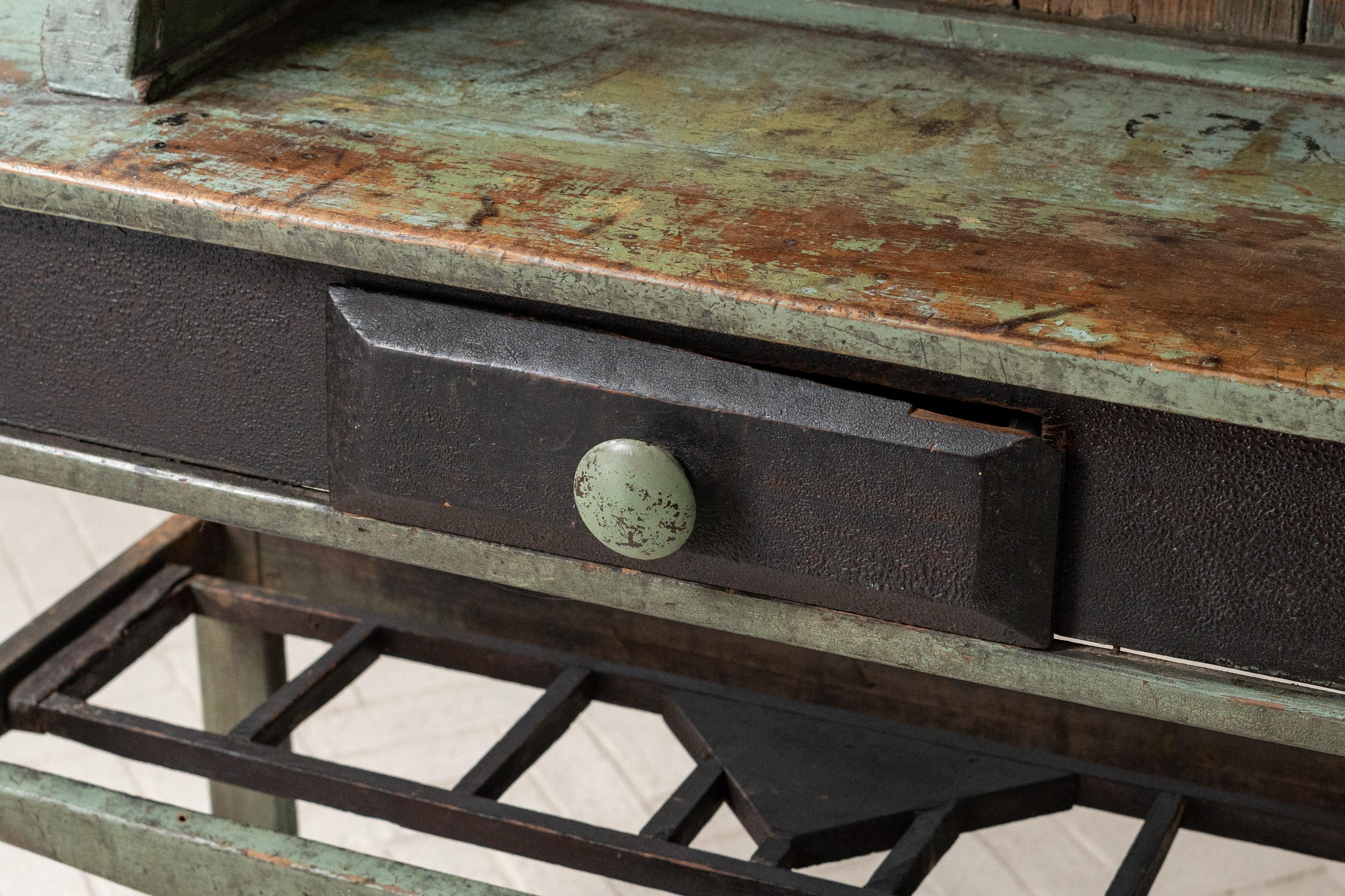 Conigliera Folk Art in legno dipinto in vendita 3