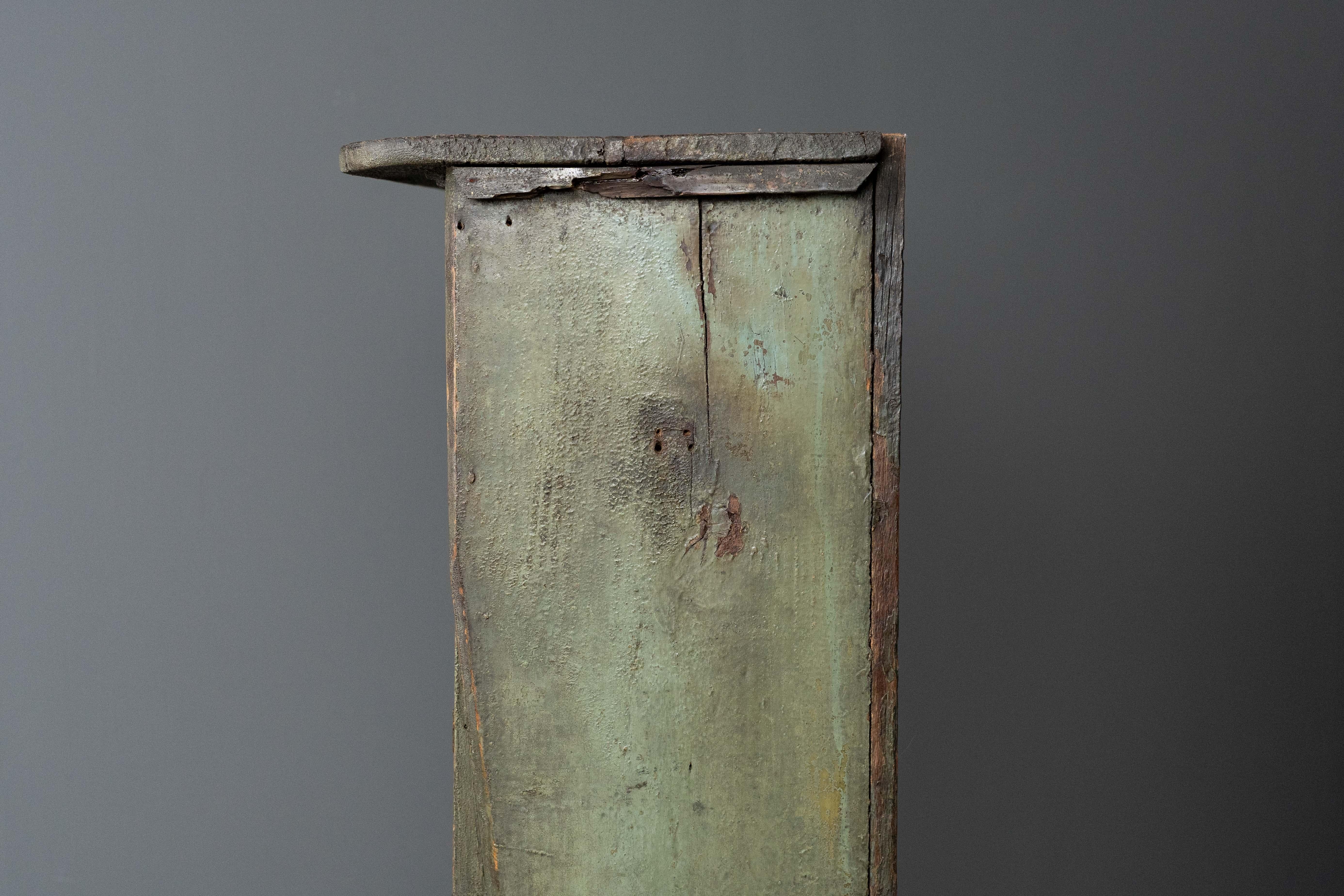 Conigliera Folk Art in legno dipinto in vendita 5