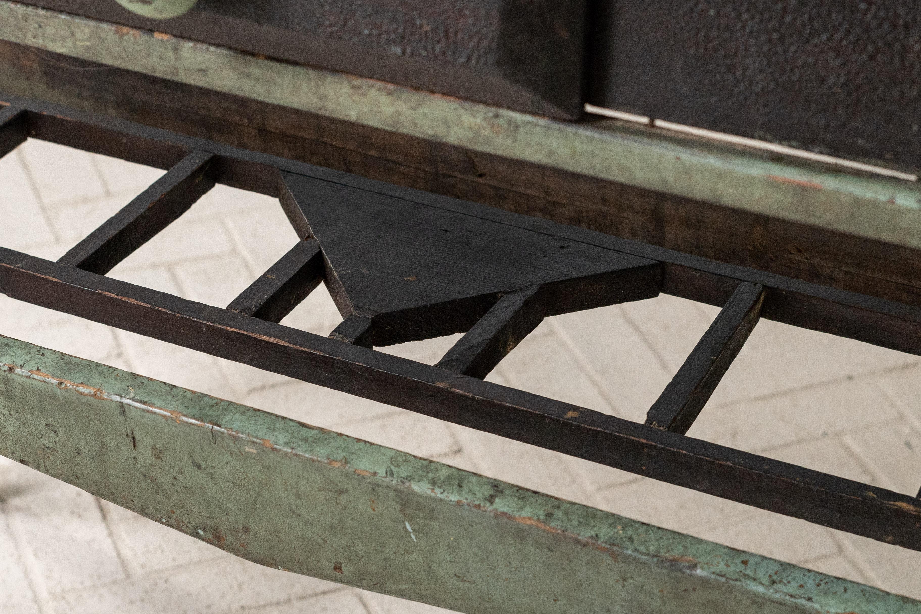 Conigliera Folk Art in legno dipinto in vendita 8