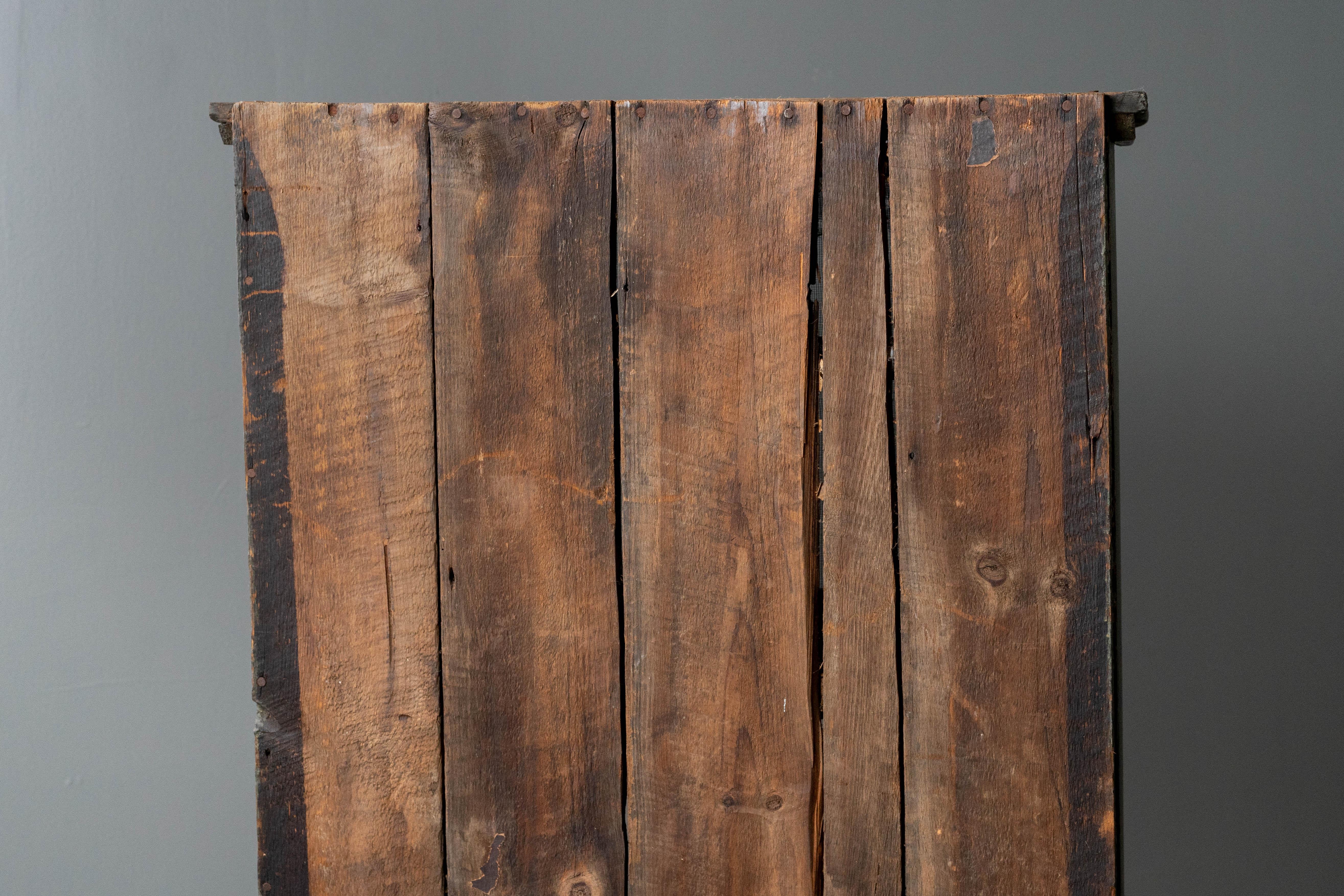 Conigliera Folk Art in legno dipinto in vendita 10