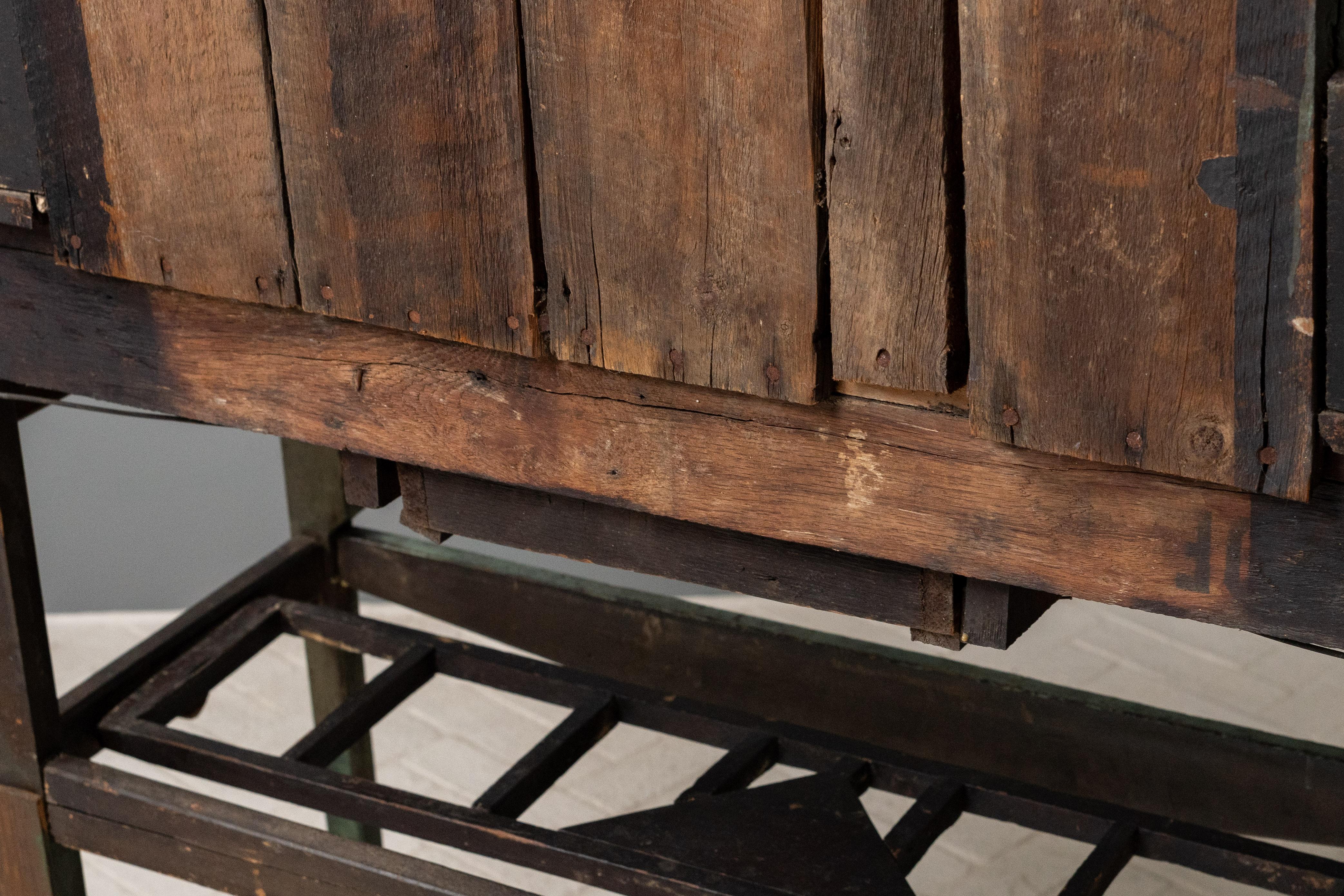 Conigliera Folk Art in legno dipinto in vendita 12