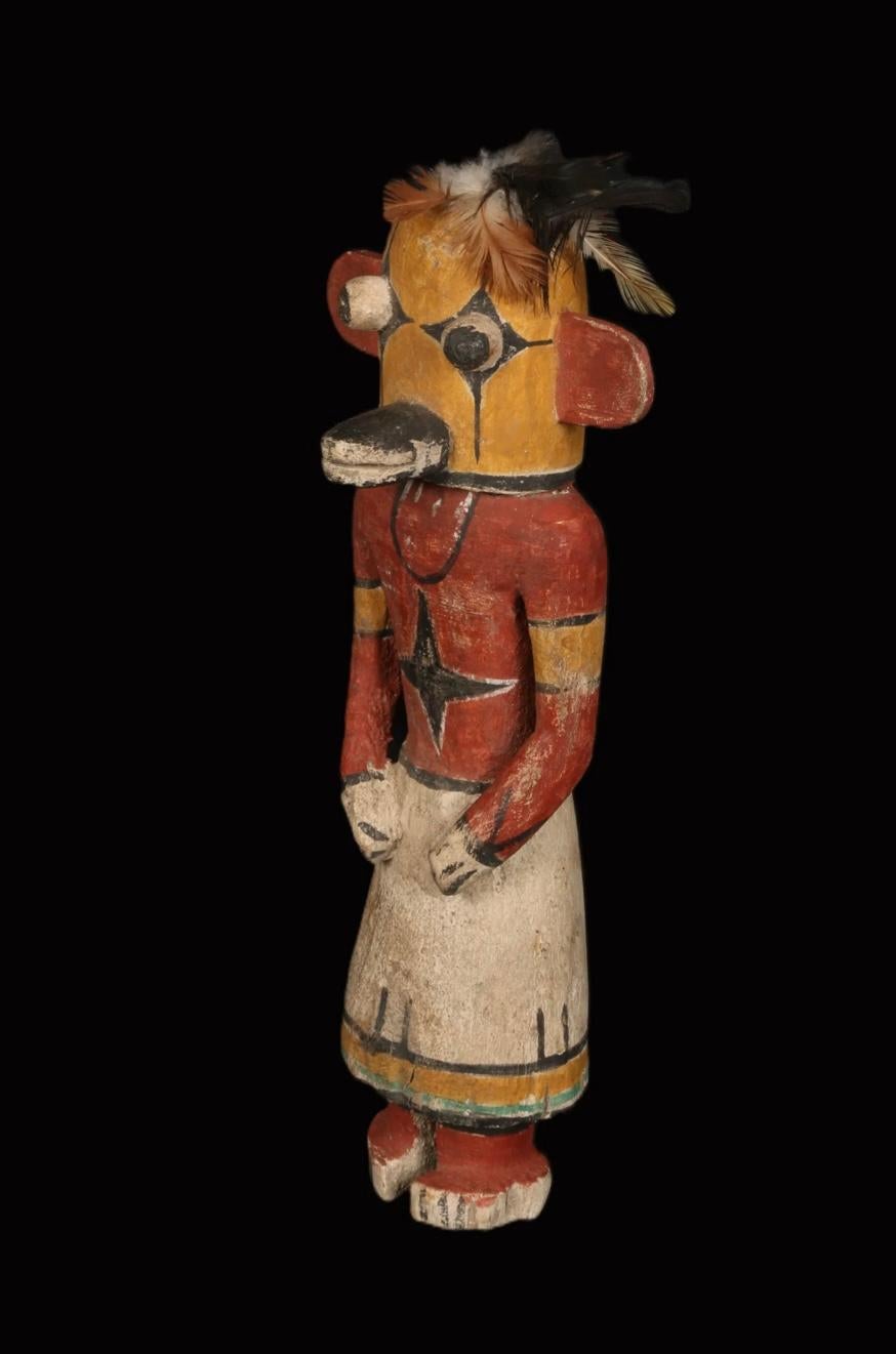 Las figuras Hopi Katsina (en lengua Hopi: tithu o katsintithu), también conocidas como muñecas Kachina, son figuras talladas, normalmente en raíz de álamo, por los Hopi para instruir a las jóvenes y a las nuevas novias sobre las katsinas o katsinam,