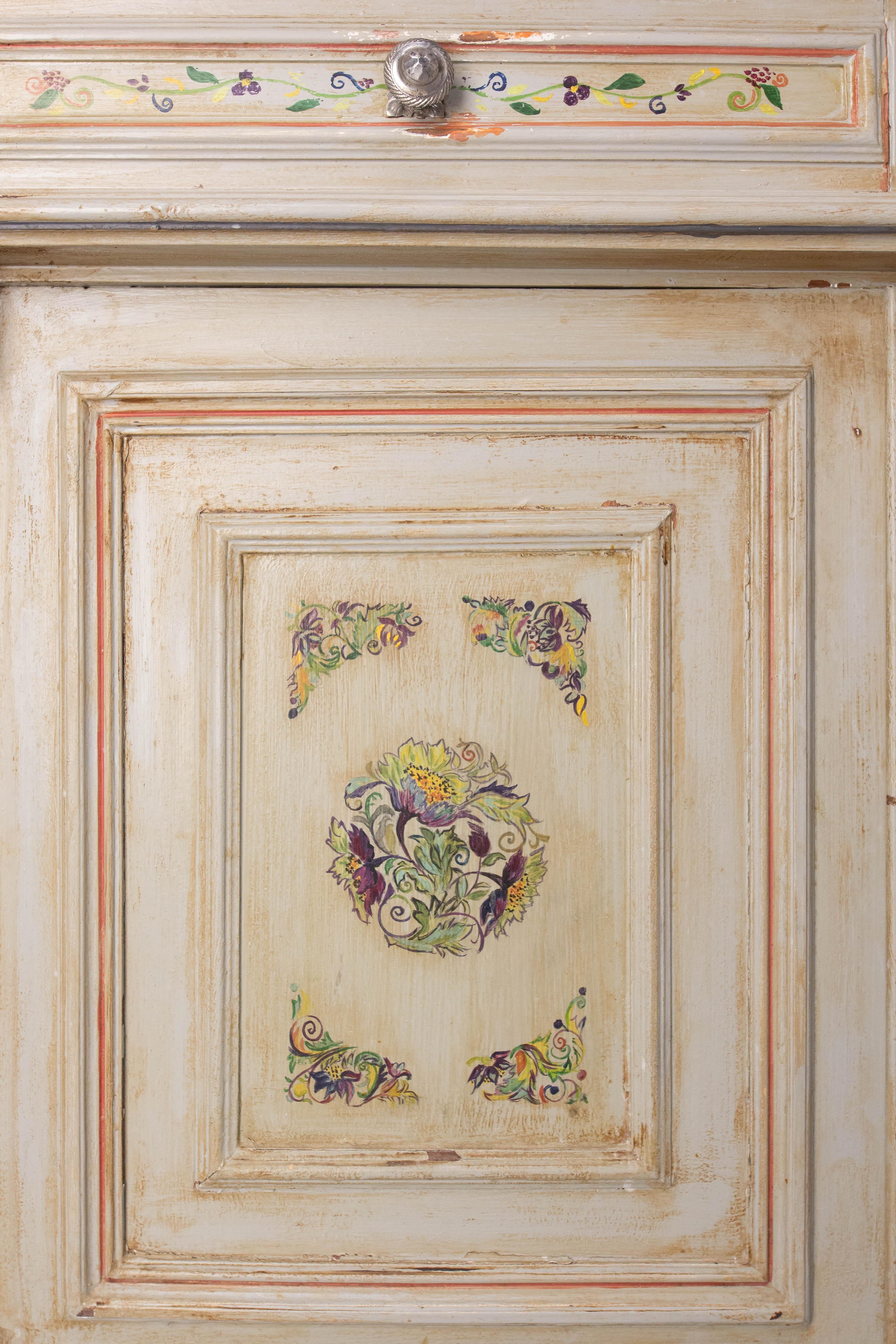 Bemaltes Buffetschrank mit Holz- und Marmorplatte, patiniert und dekoriert, Französisch, um 1900 im Zustand „Gut“ im Angebot in Labrit, Landes