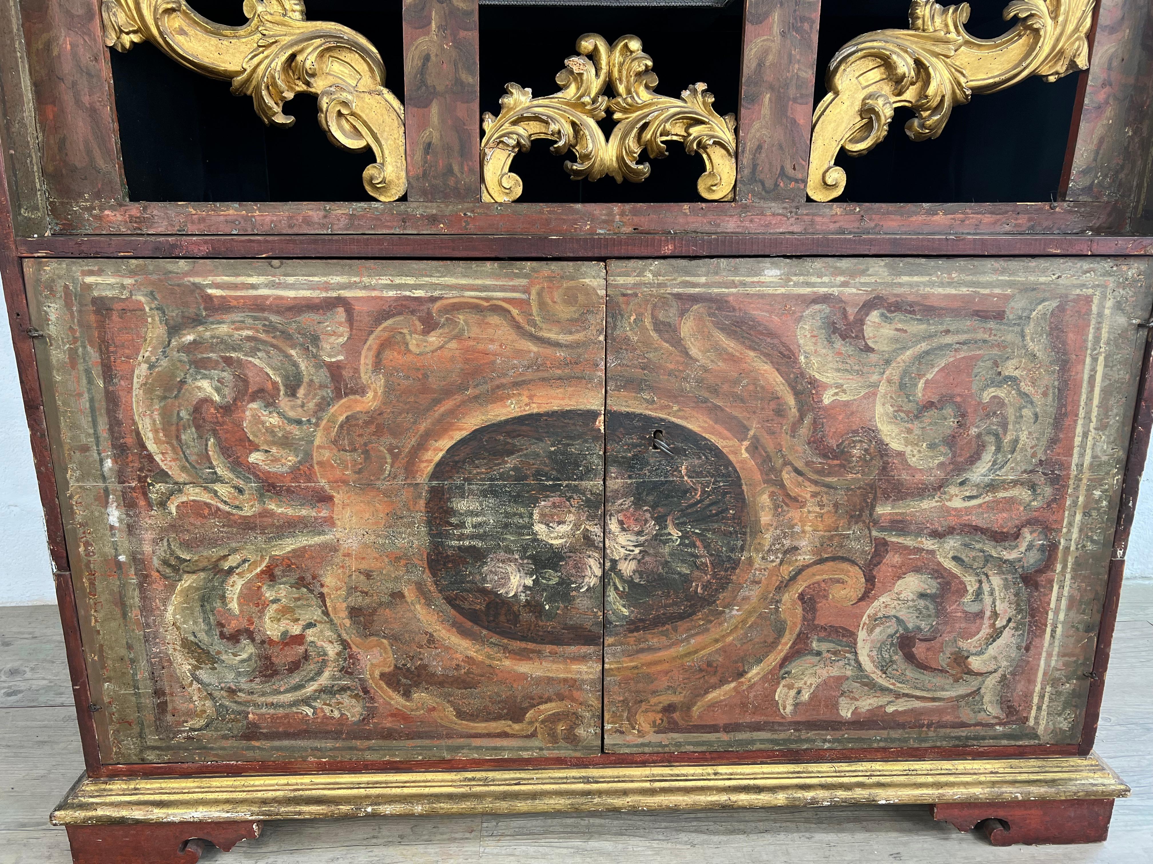 Estantería-librería de madera pintada Italia siglo XIX en venta