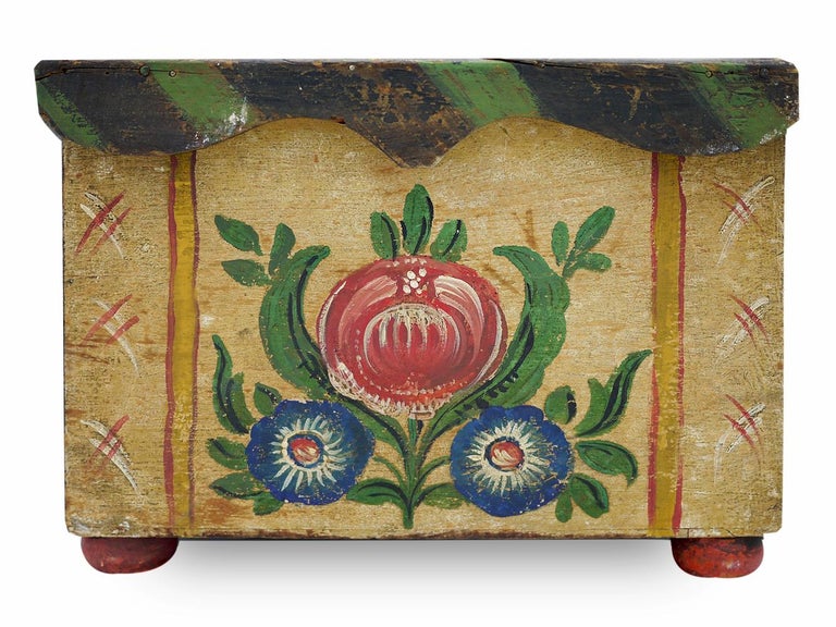 Painted box

Measures:
H 19cm, W 37cm, D 25cm
H 7.5 in, W 14.6 in, D 9.8 in

Painted wooden storage box. On the whole surface there are bouquets of flowers contained in baskets. The lid is characterized by graceful shaped edges.
On the bottom