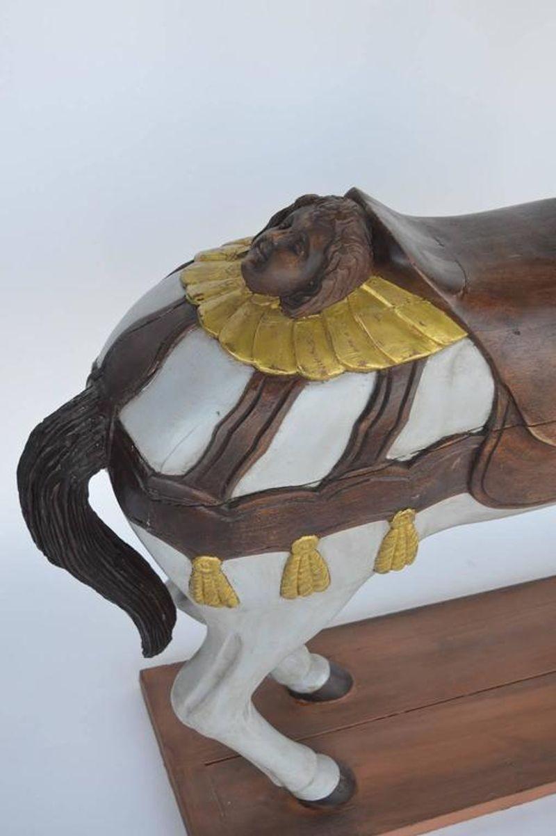 Sculpté Cheval de carrousel en bois peint en vente