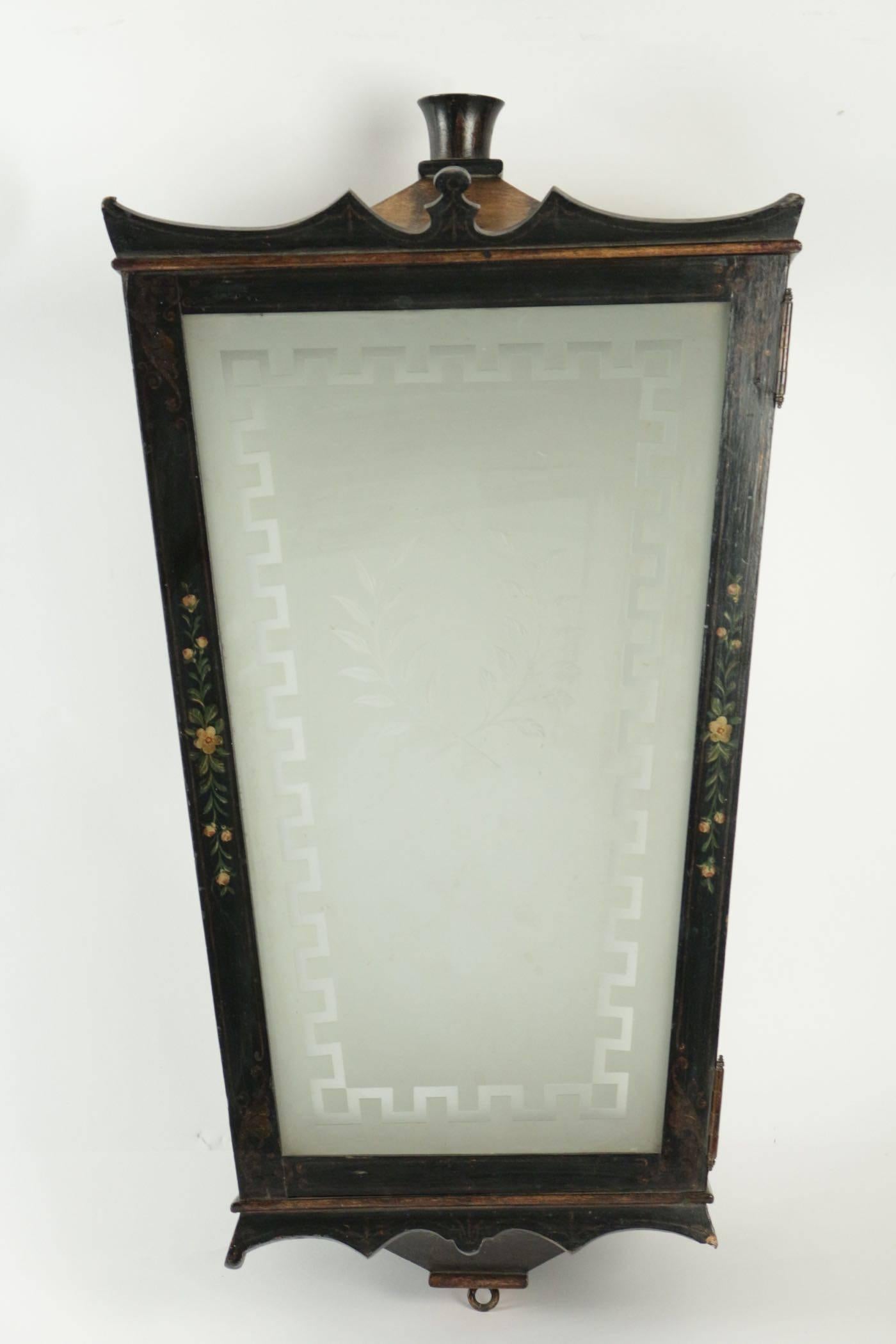 Painted wooden lantern, circa 1940 with etched glass.
Measures: H 80cm, L 40cm, P 30cm.
 