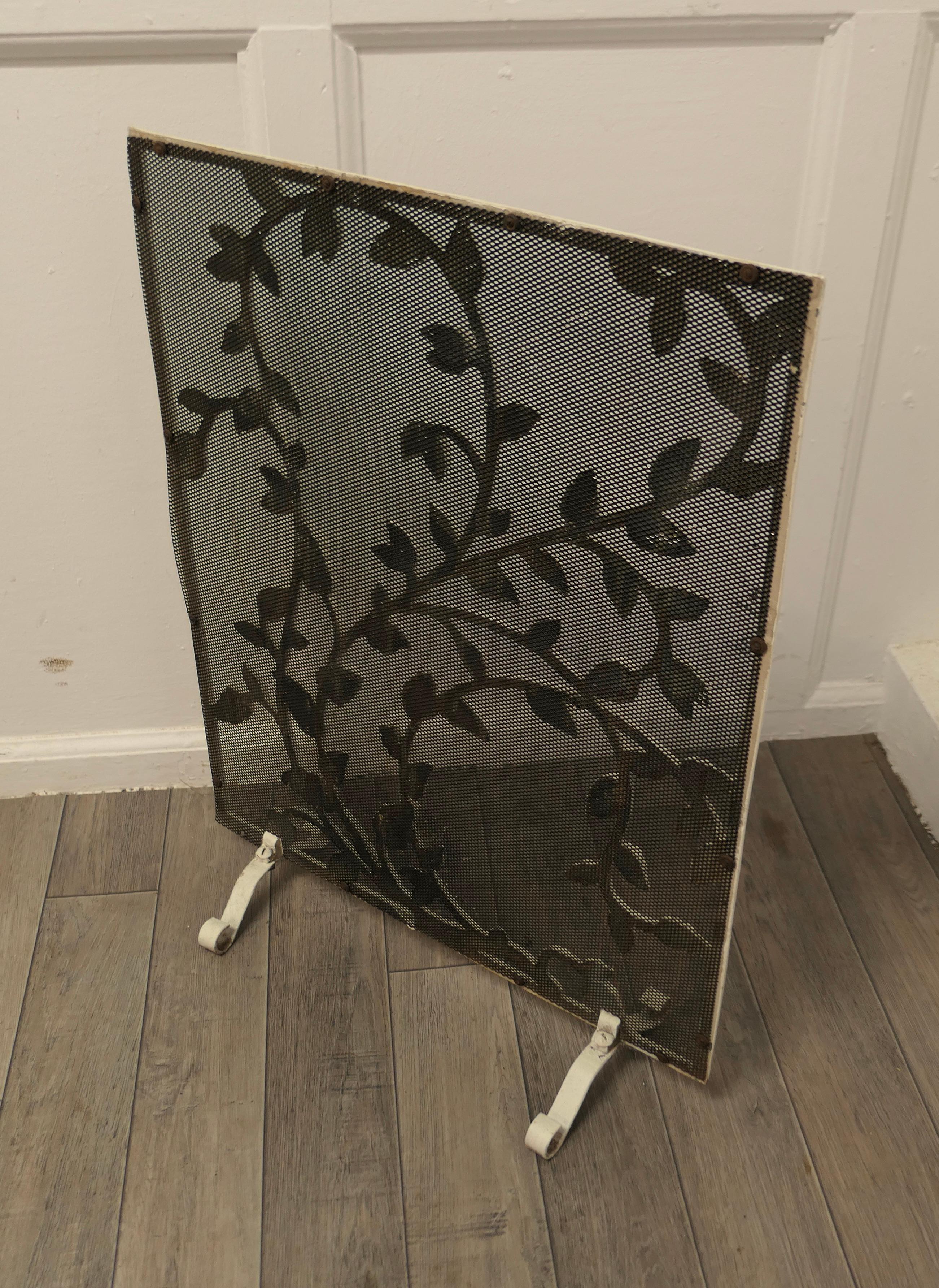 Late 19th Century Painted Wrought Iron Fire Guard Decorated with Leaves For Sale